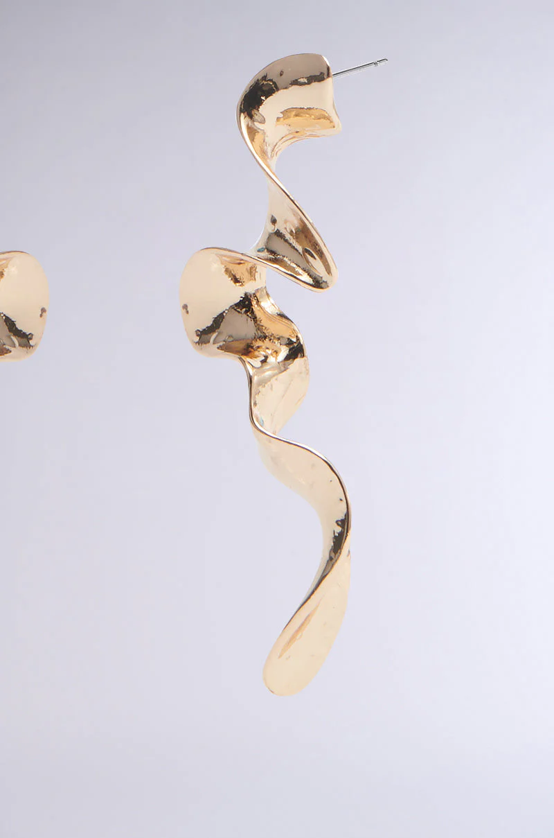 GOLD SQUIGGLES DANGLE EARRING - Image 4