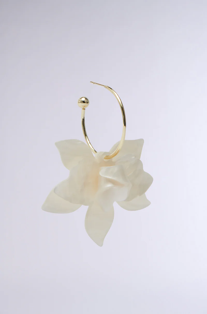 WHITE FLORAL HOOP EARRING - Image 6