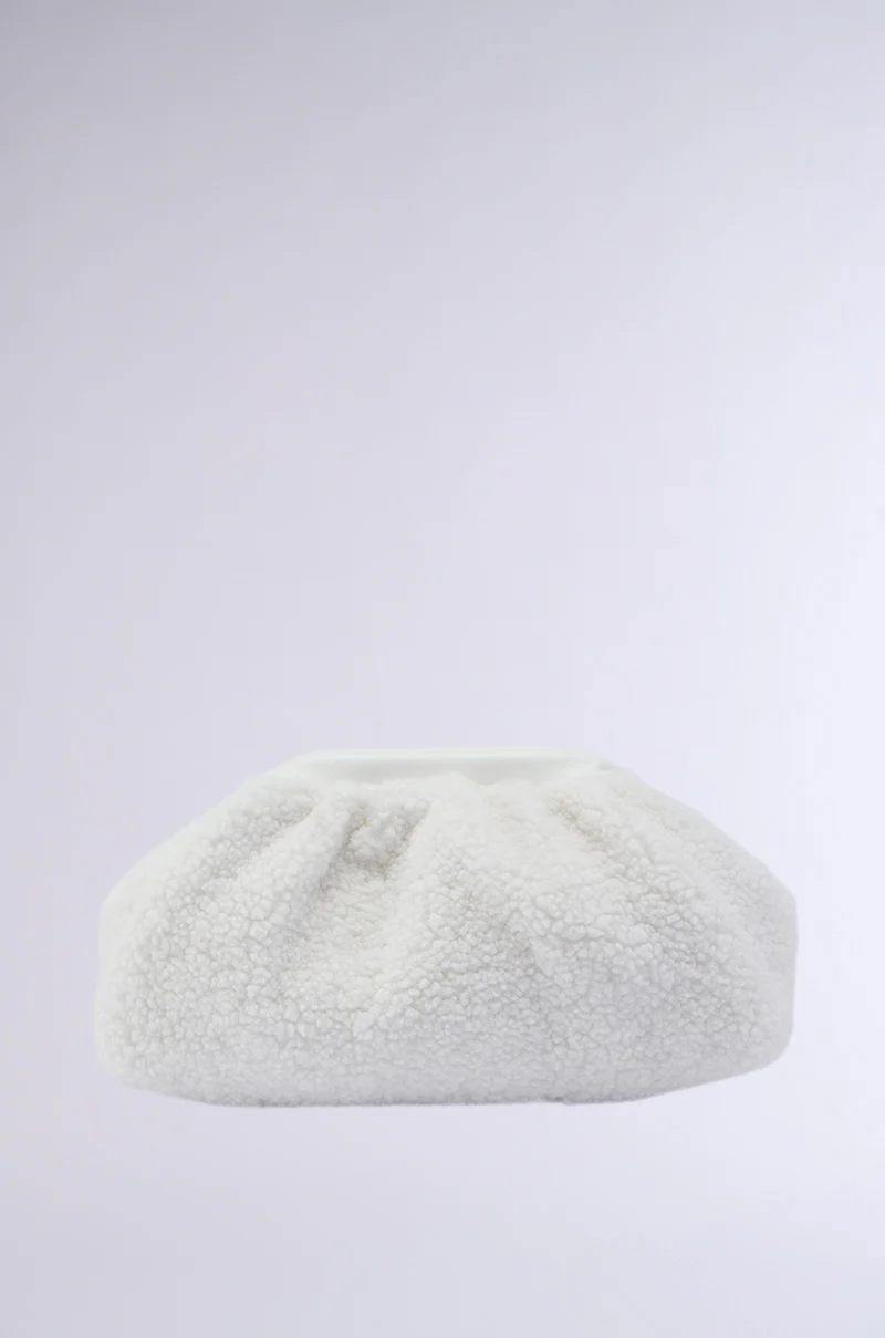 ESSENTIAL SHERPA CLUTCH