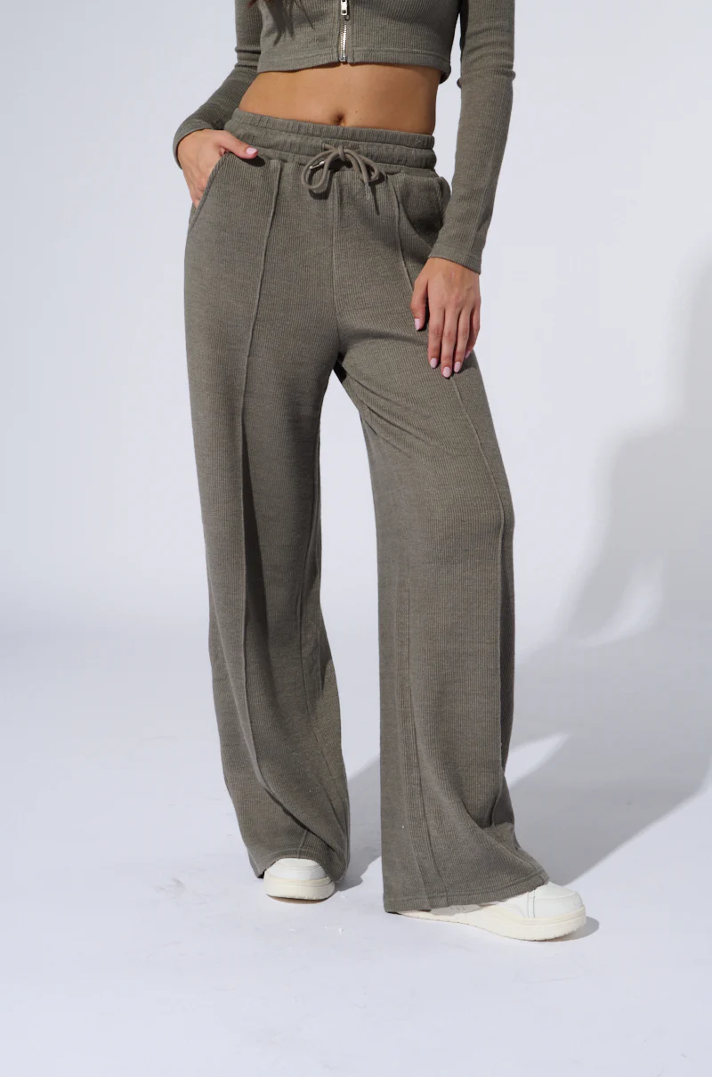 EYES ON ME WIDE LEG SWEAT PANT IN GREY - Image 2