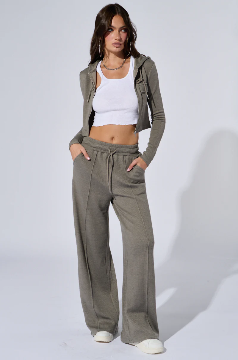 EYES ON ME WIDE LEG SWEAT PANT IN GREY - Image 5