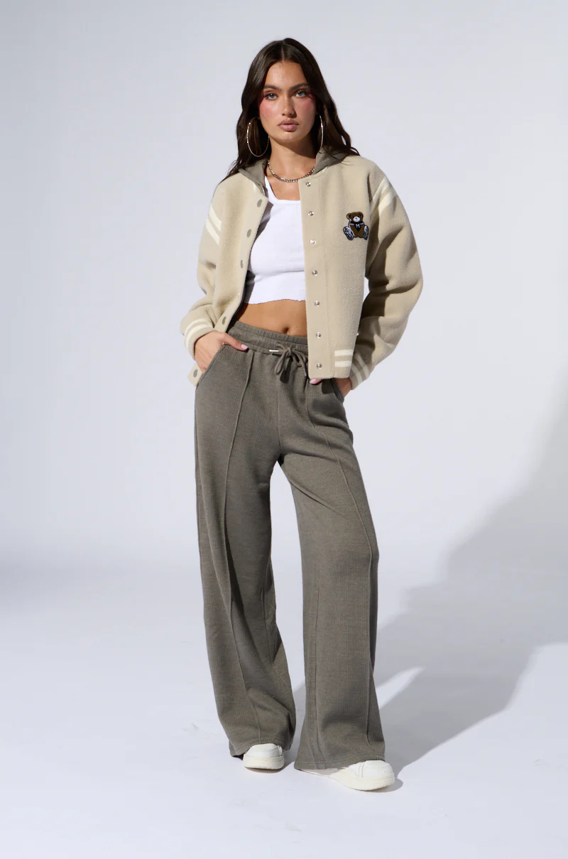 EYES ON ME WIDE LEG SWEAT PANT IN GREY - Image 9