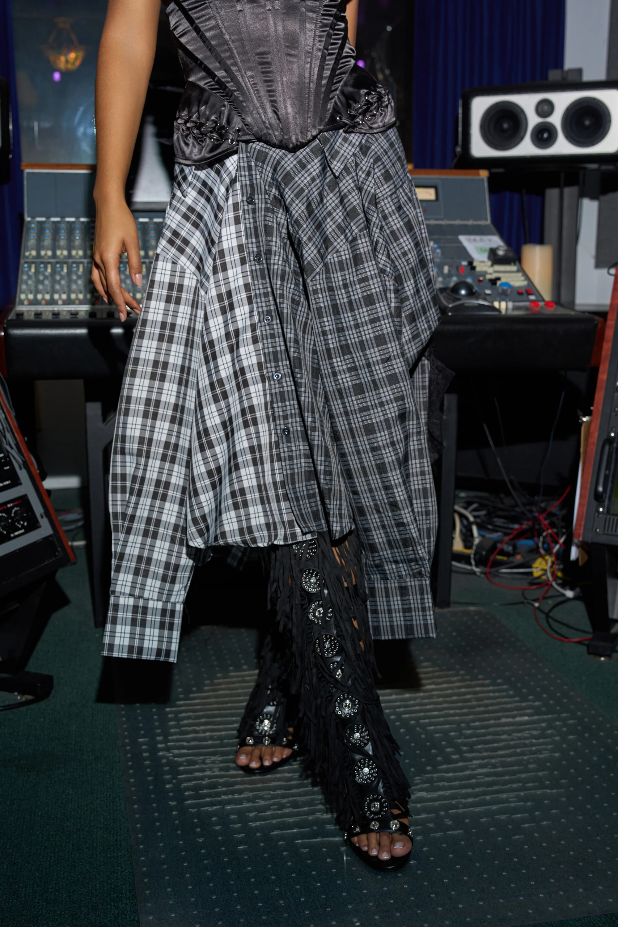 FALL VIBES PLAID MIDI SKIRT - Image 3