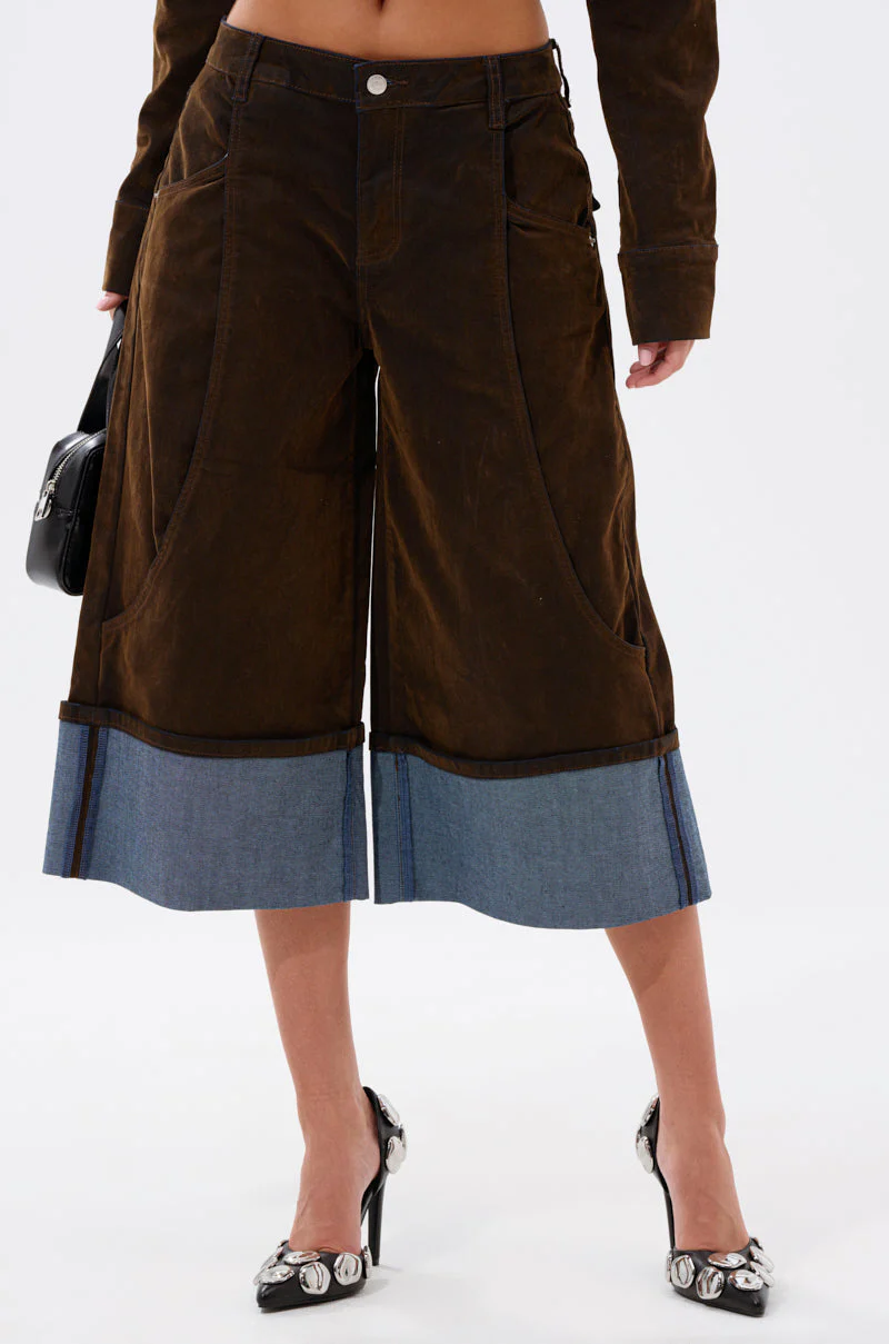 FALL VIBES VELVET BERMUDA SHORT - Image 7