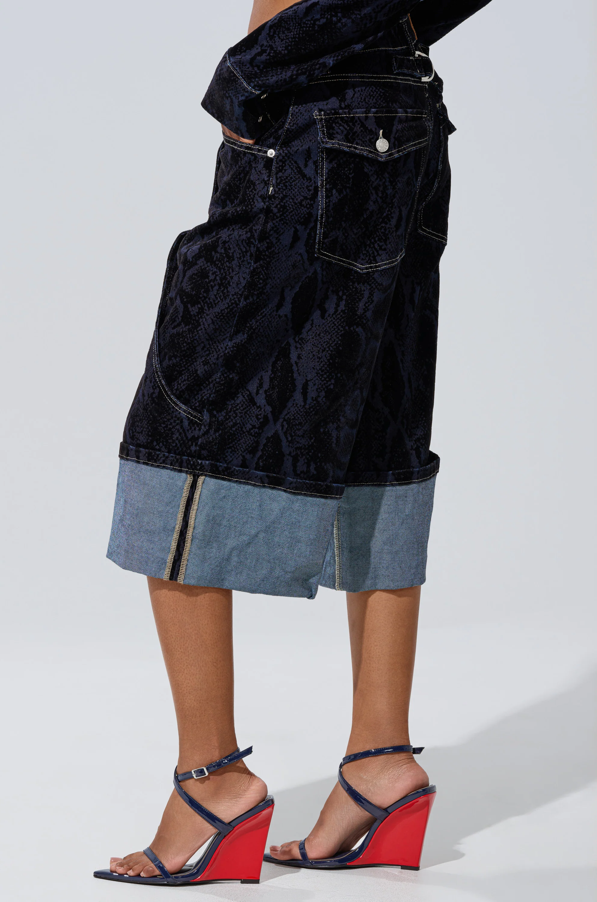 FEELS LIKE MONEY DENIM BERMUDA SHORT - Image 4