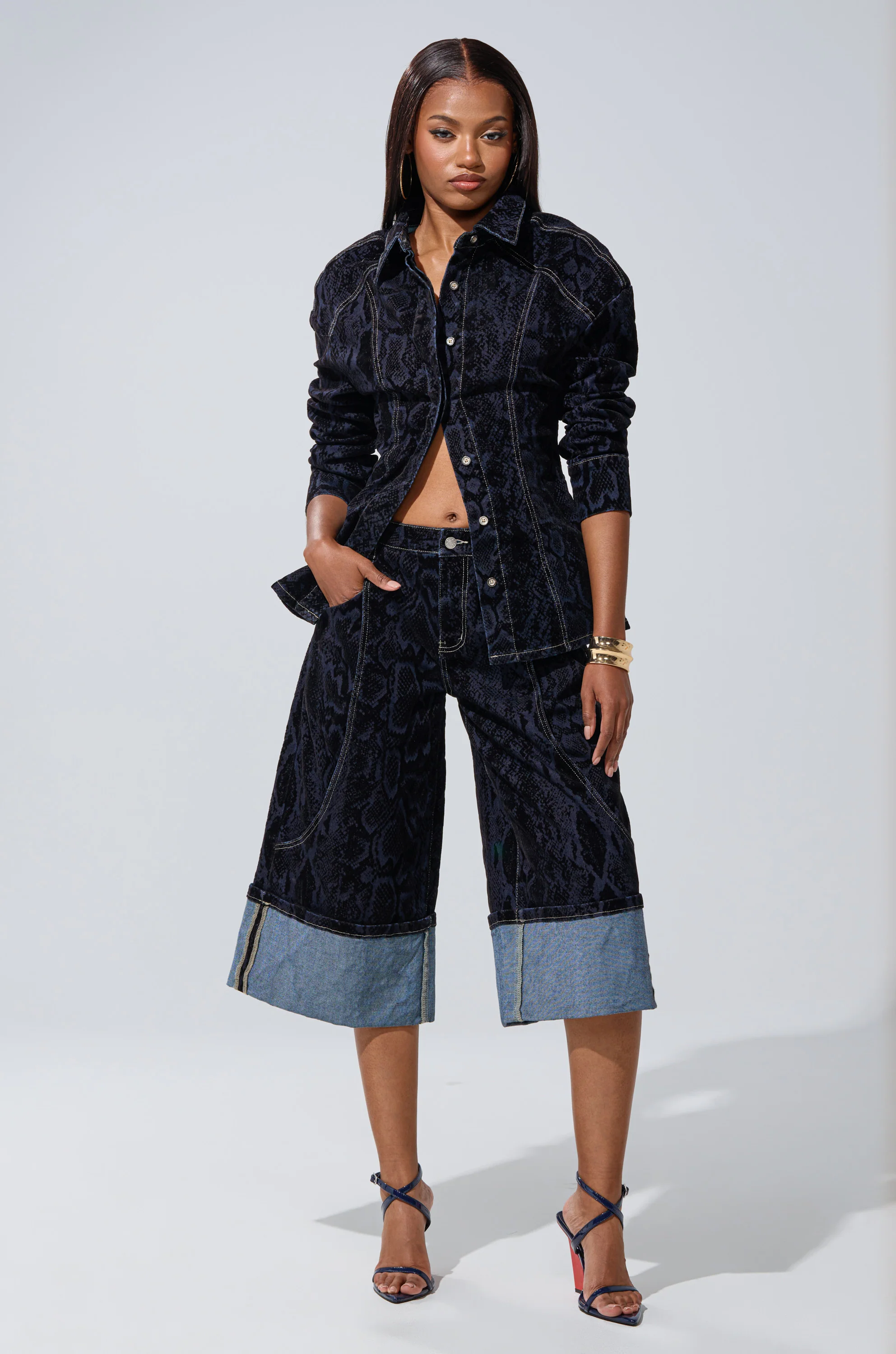 FEELS LIKE MONEY DENIM BERMUDA SHORT - Image 6