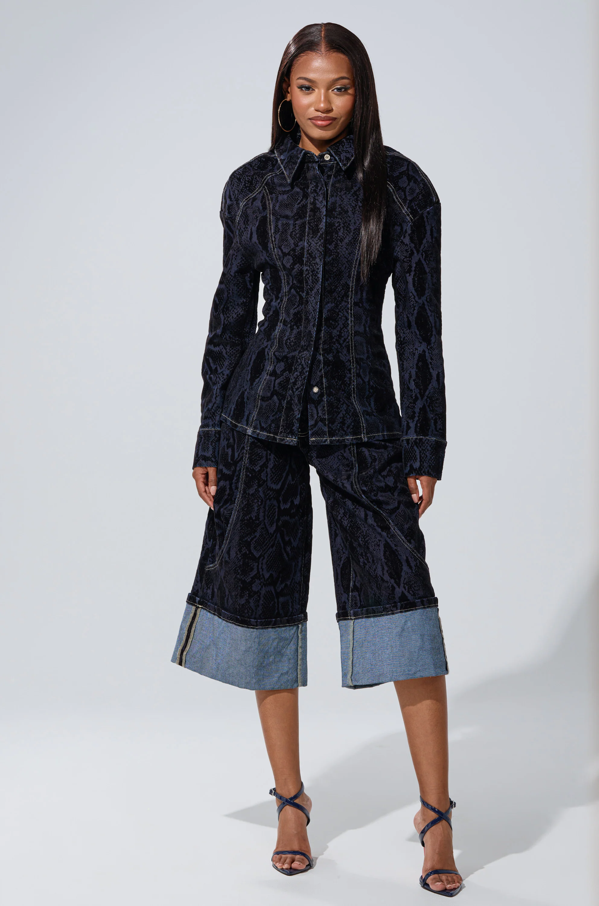 FEELS LIKE MONEY DENIM BERMUDA SHORT - Image 7