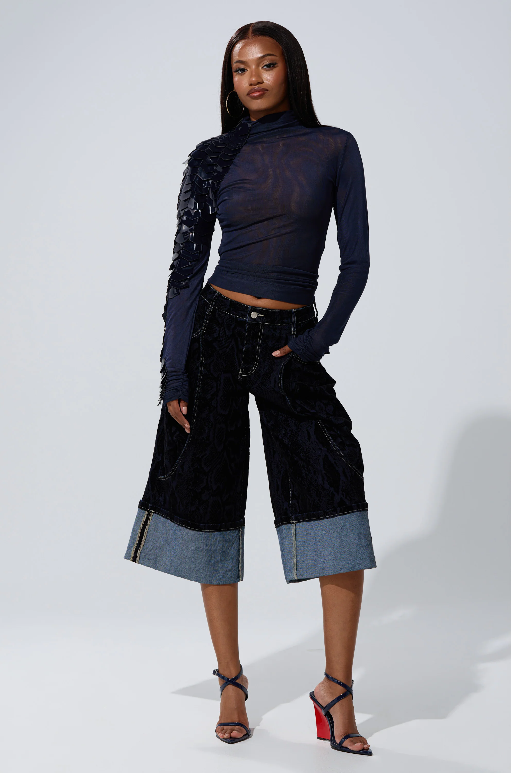 FEELS LIKE MONEY DENIM BERMUDA SHORT - Image 8