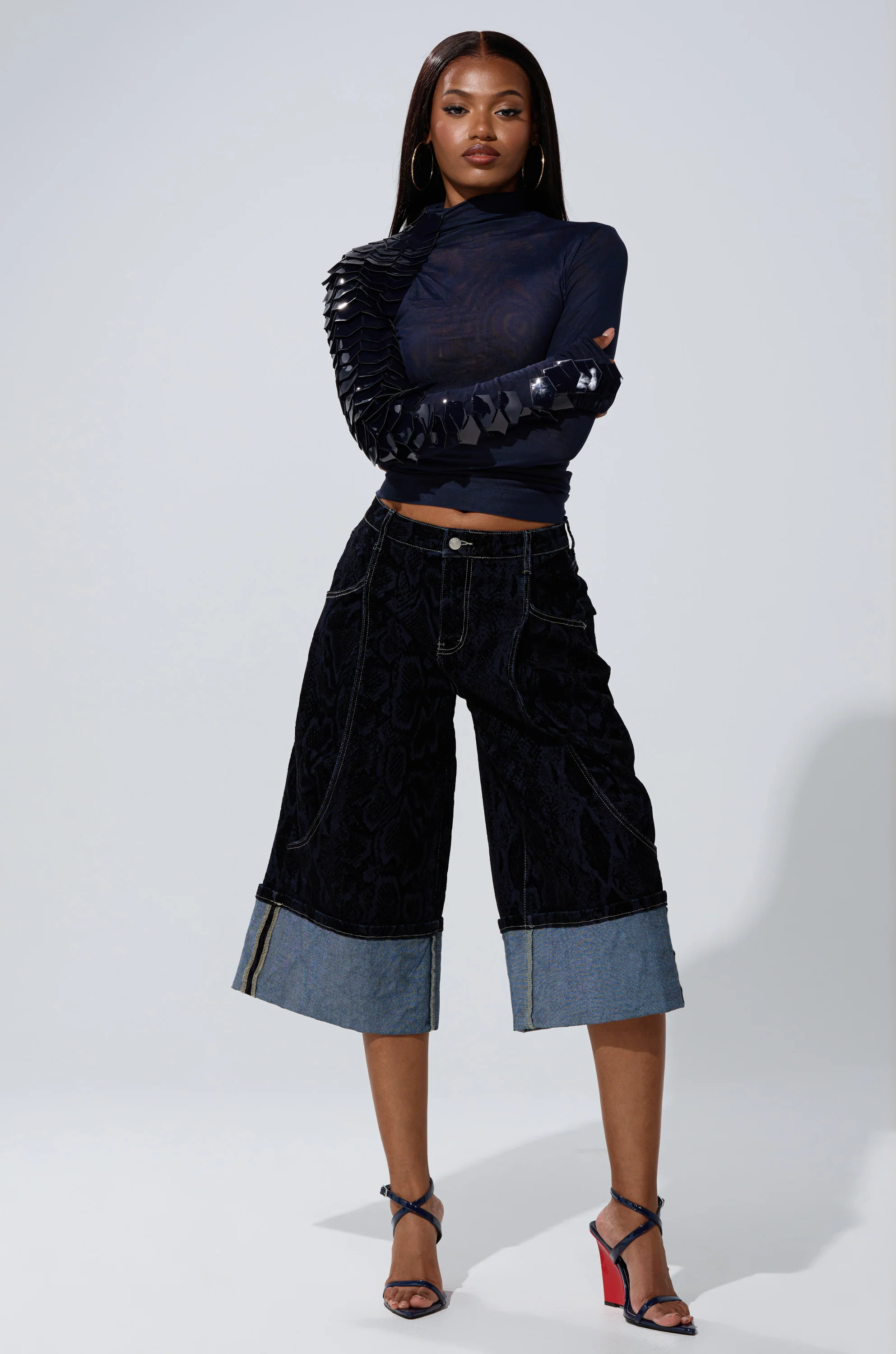 FEELS LIKE MONEY DENIM BERMUDA SHORT - Image 9