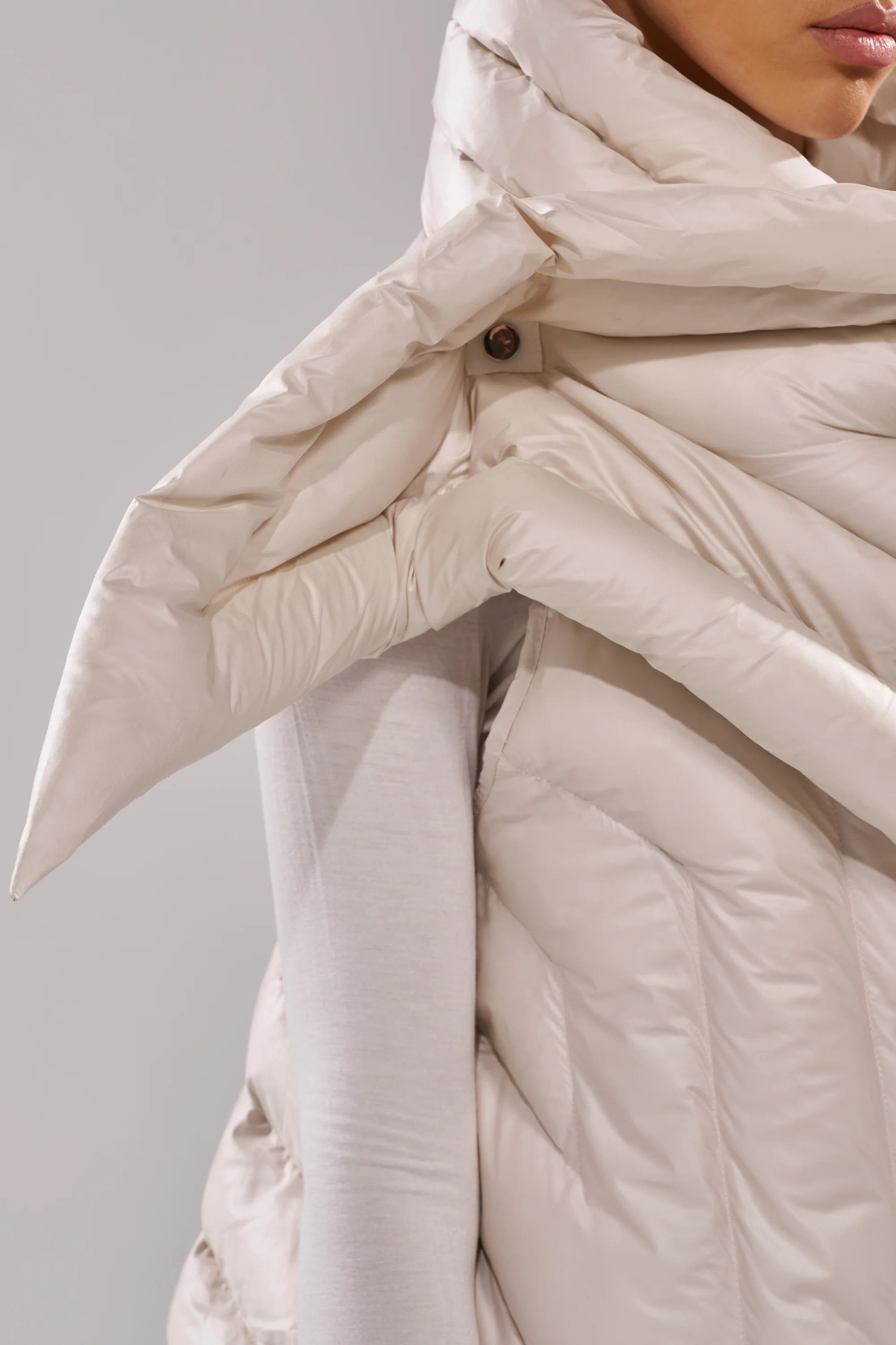 FOR THE DRAMA PUFFER VEST IN IVORY - Image 5