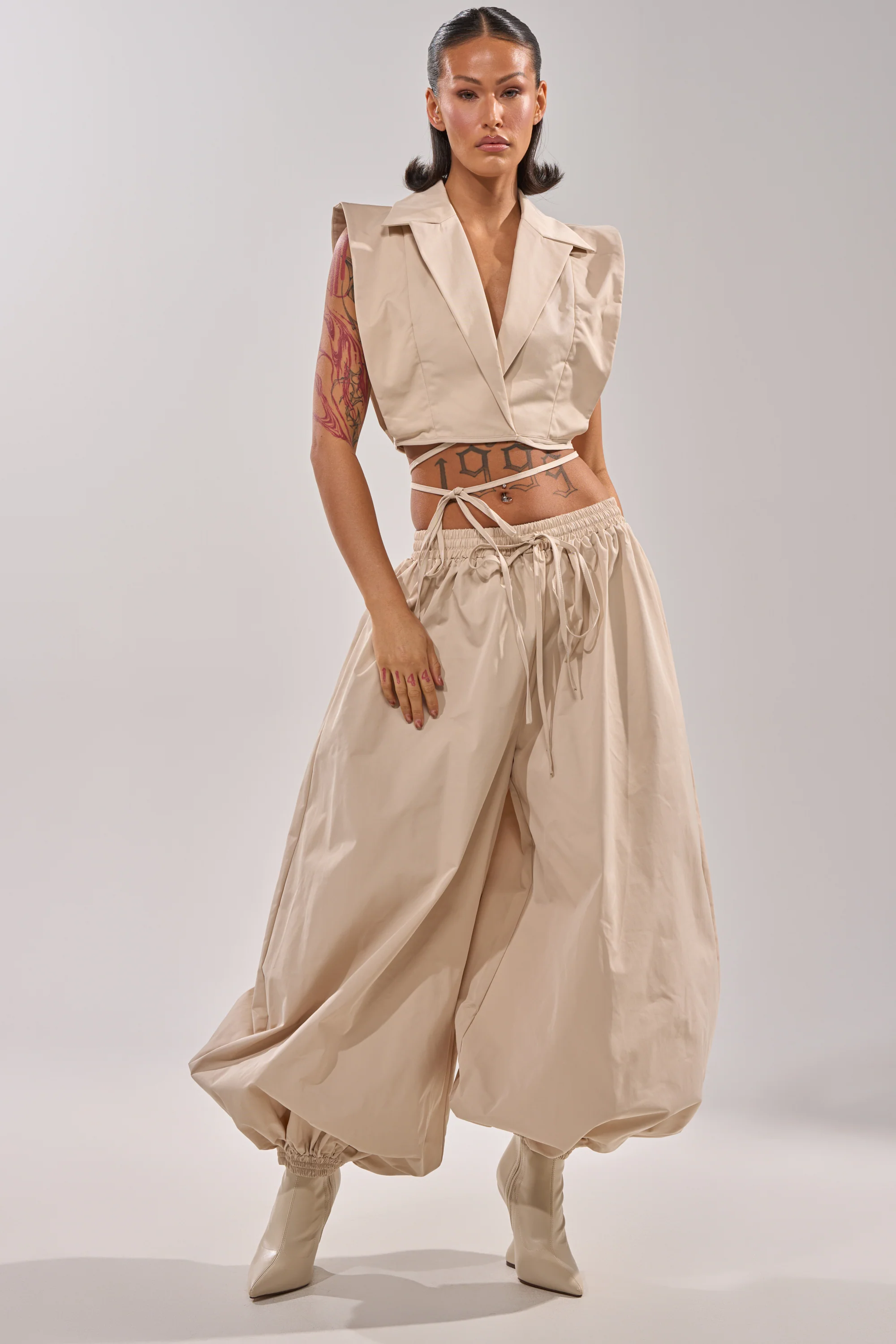 GUESS WHO VNECK COLLARED BLOUSE - Image 7