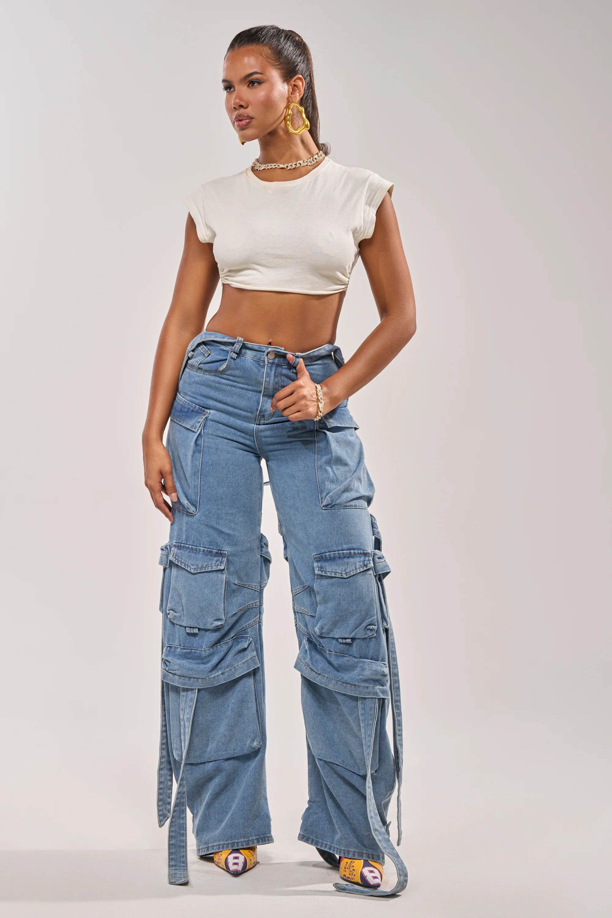 CHECK OUT THE BACK CUTOUT RELAXED DENIM - Image 5