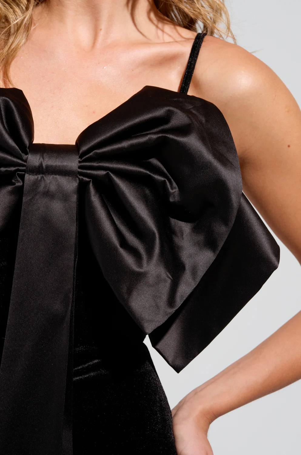 I'M THE GIFT VELVET JUMPSUIT WITH A BOW - Image 6