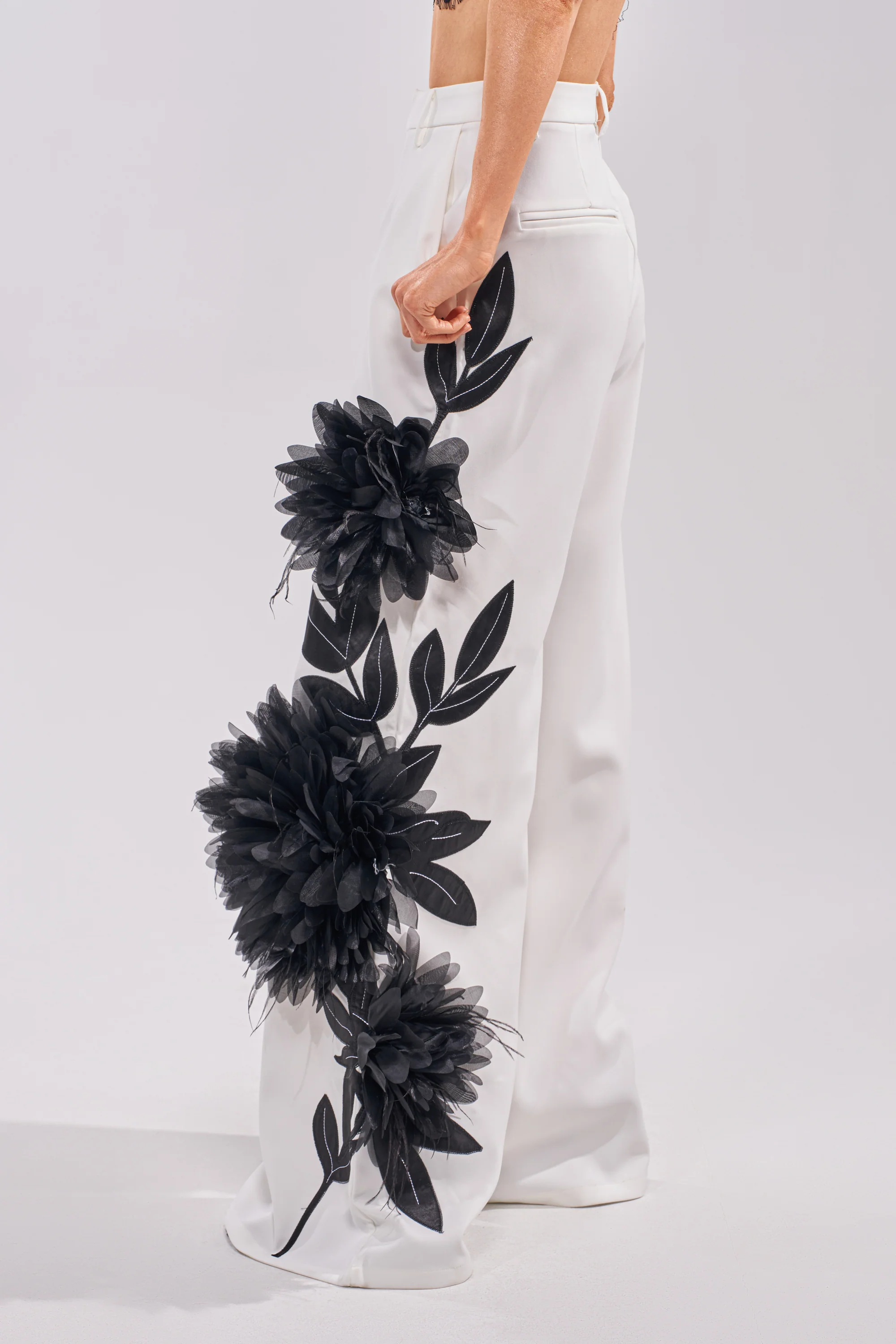 IN FULL BLOOM APPLIQUE TROUSER - Image 4
