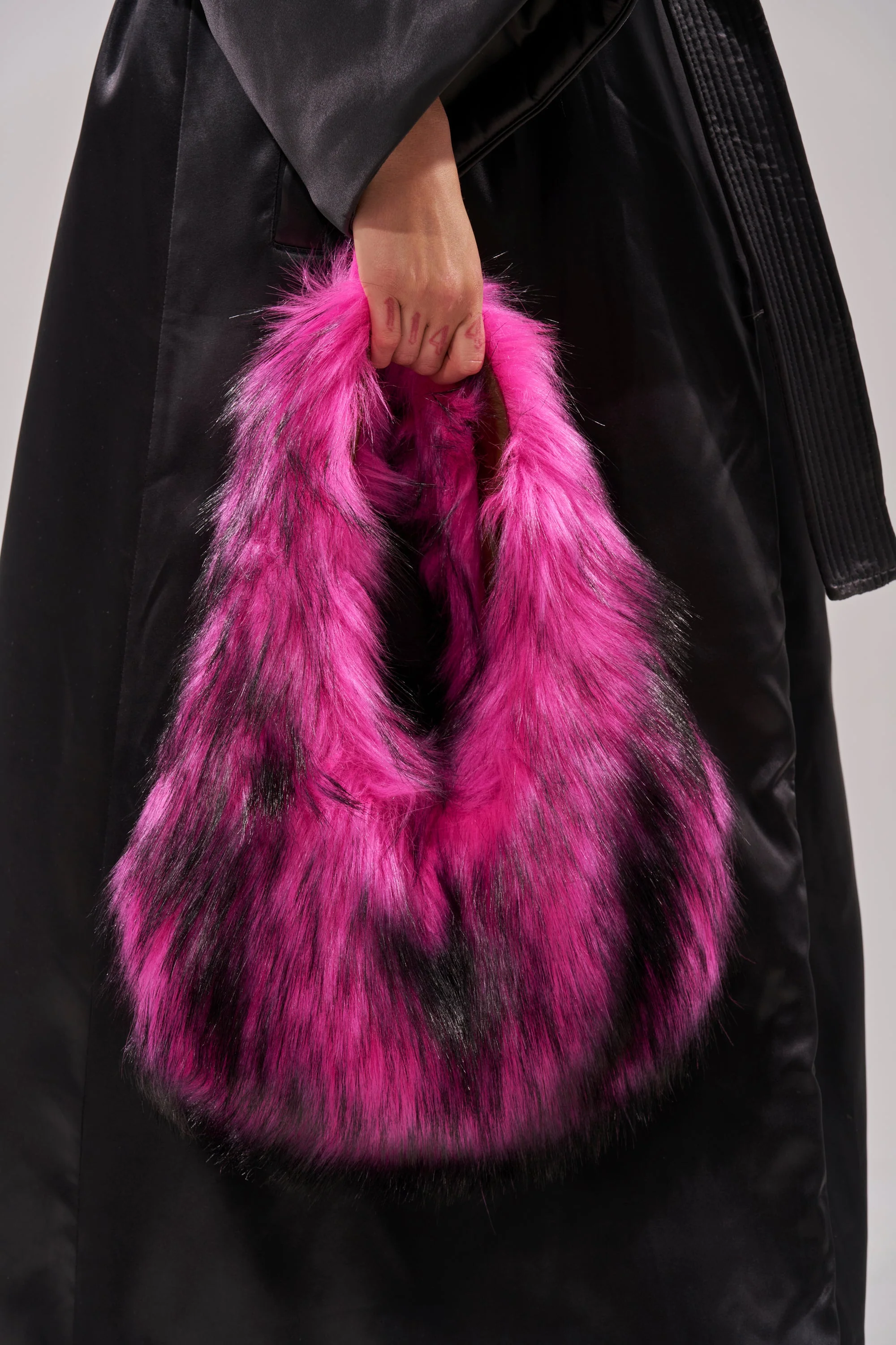 IN NYC FAUX FUR PURSE - Image 5