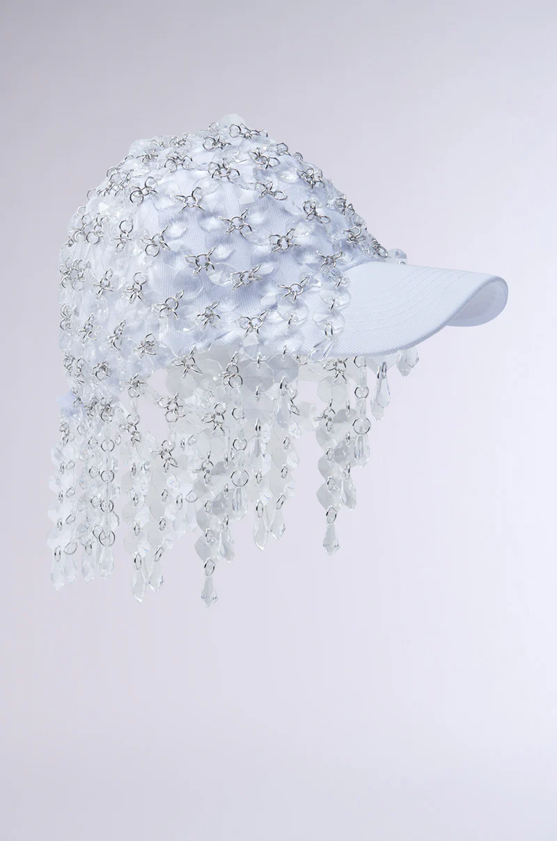 IN THE CLEAR BEADED HAT - Image 3