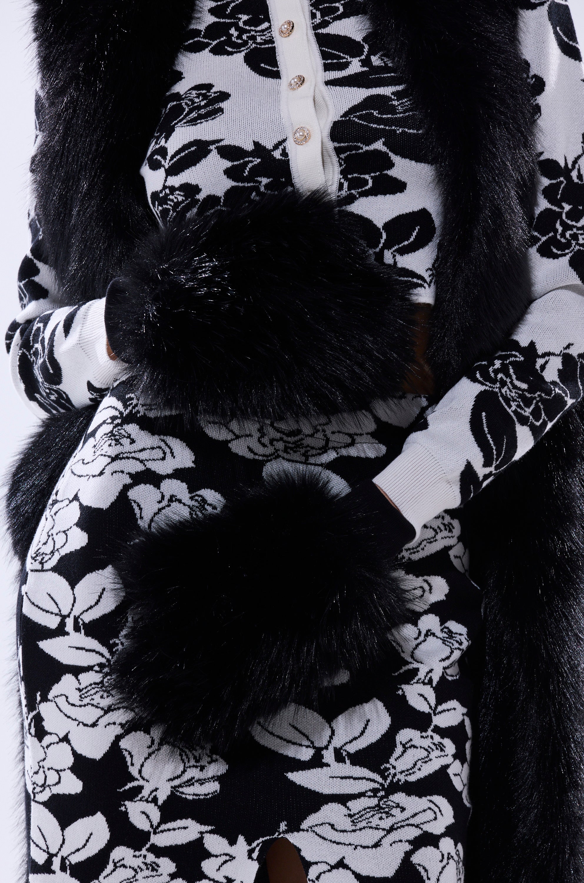 IN THE NIGHT FAUX FUR MITTENS - Image 5