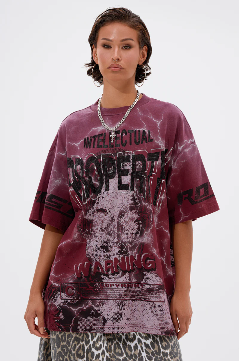 FIRST ROW INTELLECTUAL PROPERTY GRAPHIC TEE IN BURGUNDY
