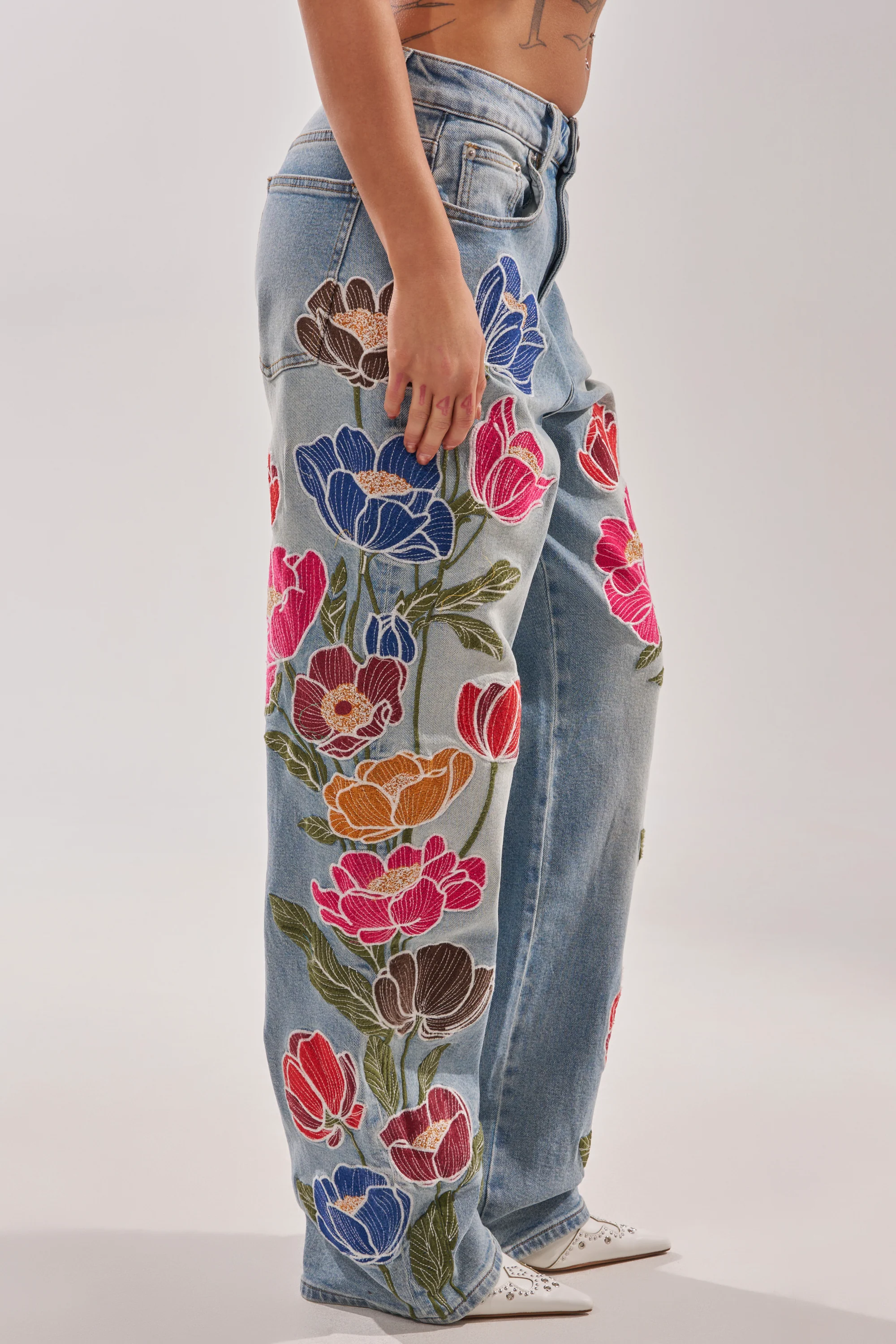 INTO THE GARDEN FLORAL EMBROIDERED DENIM JEANS - Image 3
