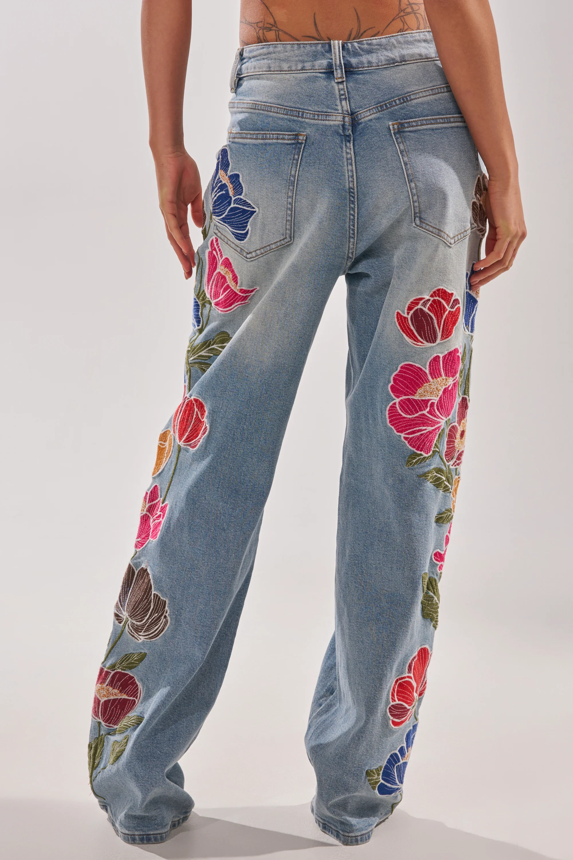 INTO THE GARDEN FLORAL EMBROIDERED DENIM JEANS - Image 4