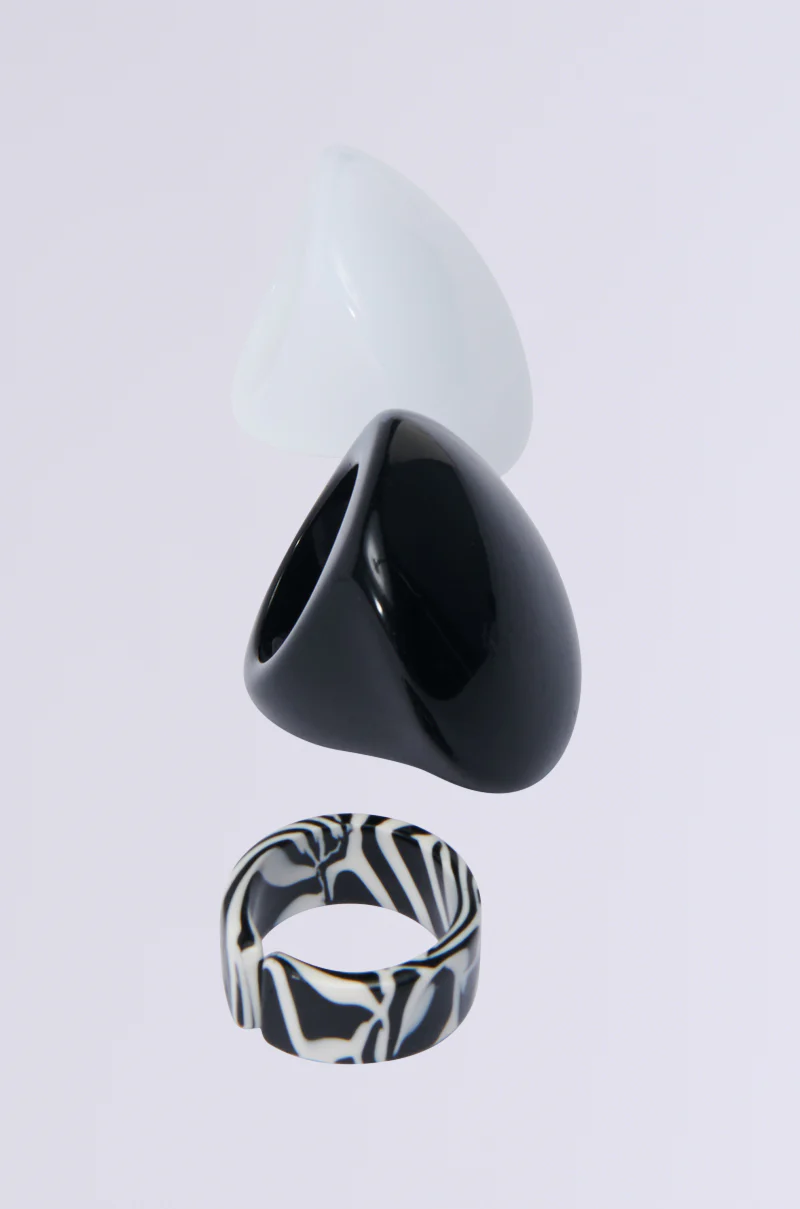 ITS BLACK AND WHITE RING SET - Image 3