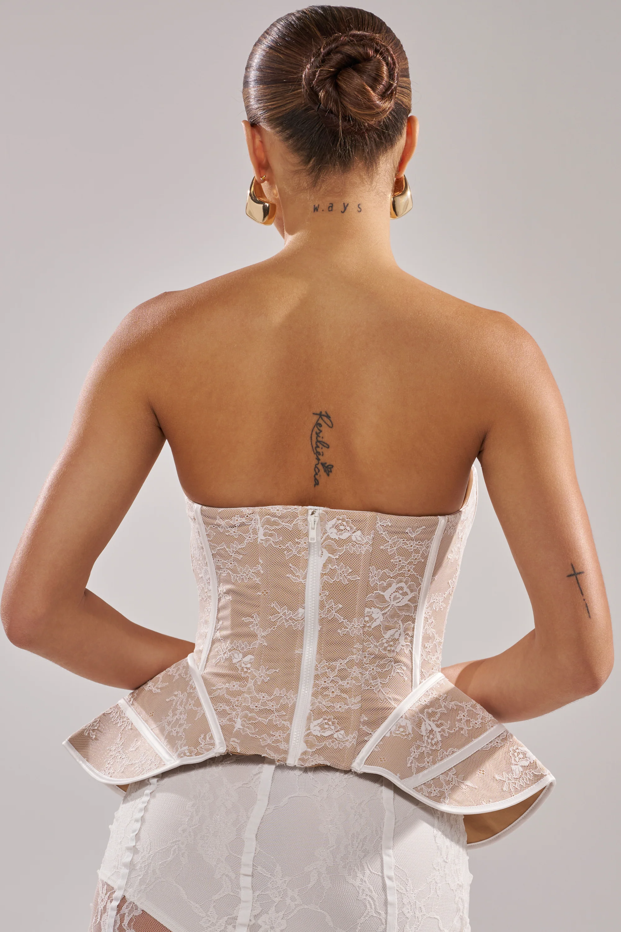 JUST A GIRL LACE CORSET IN WHITE - Image 3