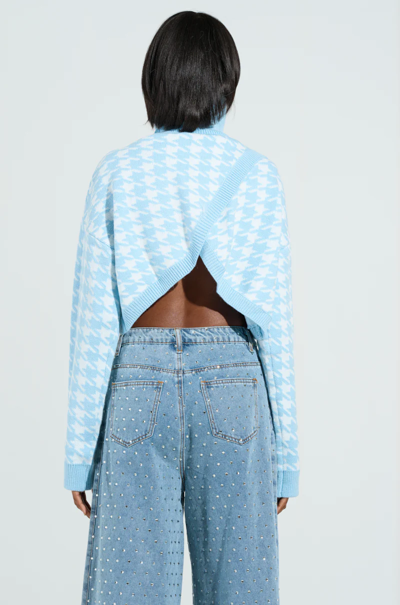LALA HOUNDSTOOTH PRINT TURTLENECK SWEATER IN BLUE - Image 4