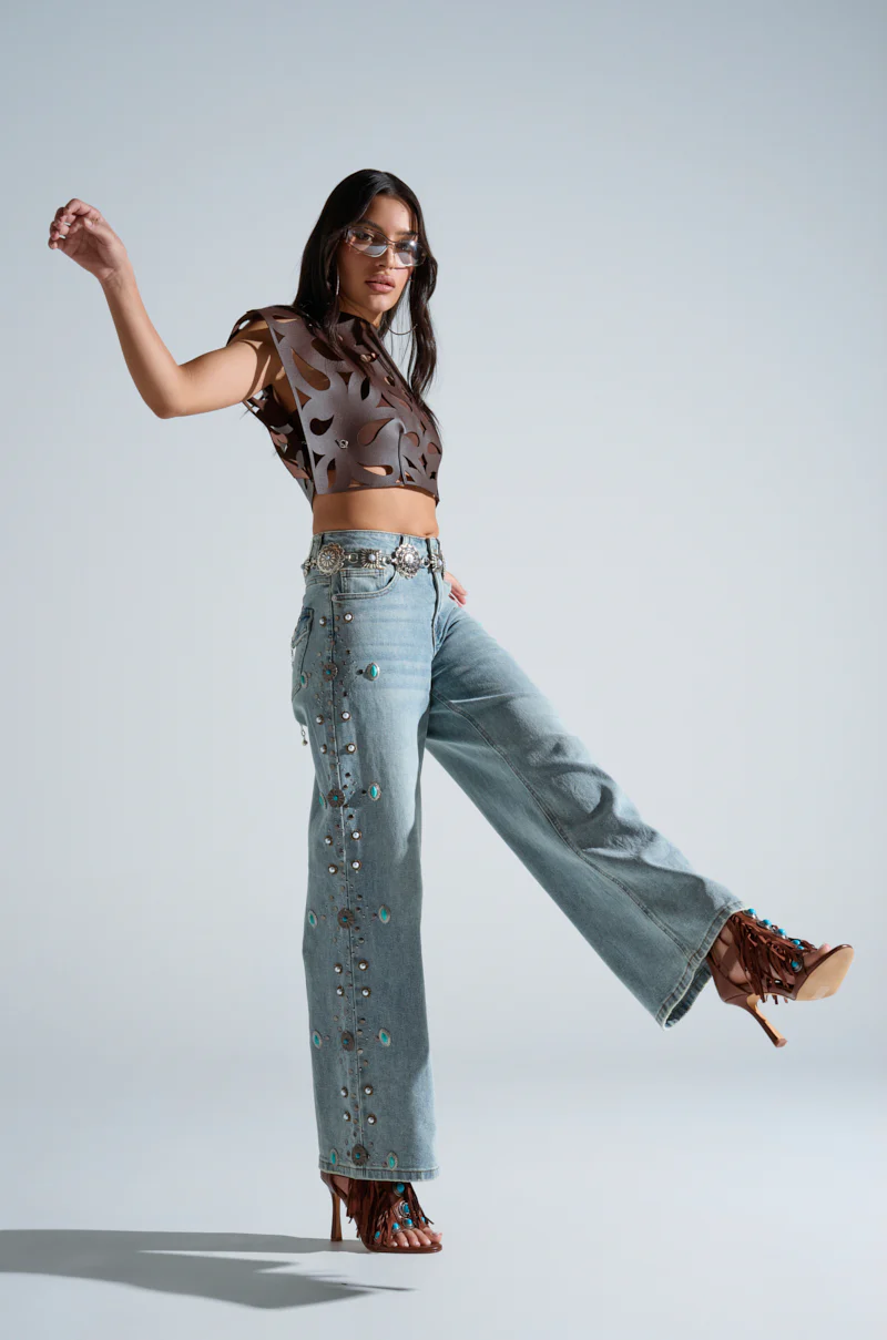 LAY LOW CUT OUT BLOUSE - Image 8