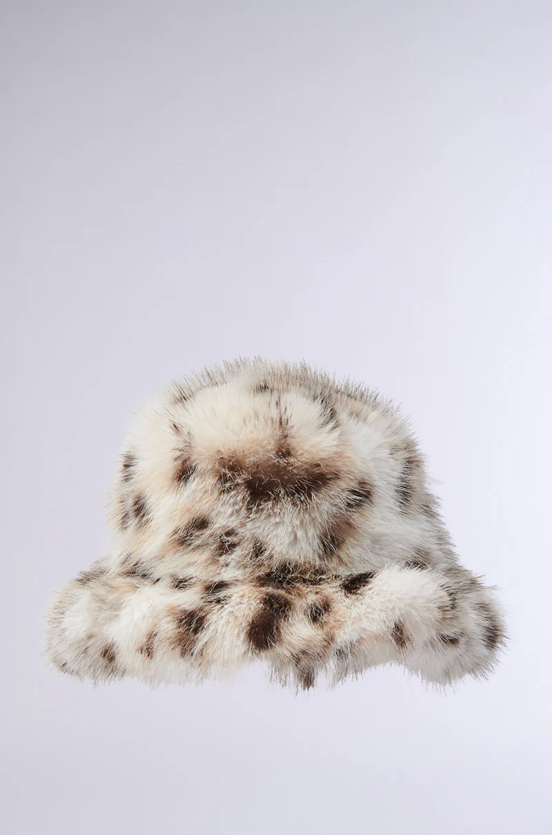 LEO BABE FAUX FUR BUCKET HAT - Image 2