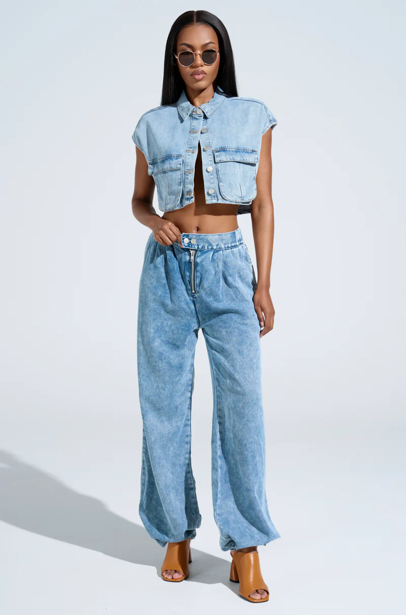 LEXI LIGHTWEIGHT BUTTON DOWN TOP - Image 6