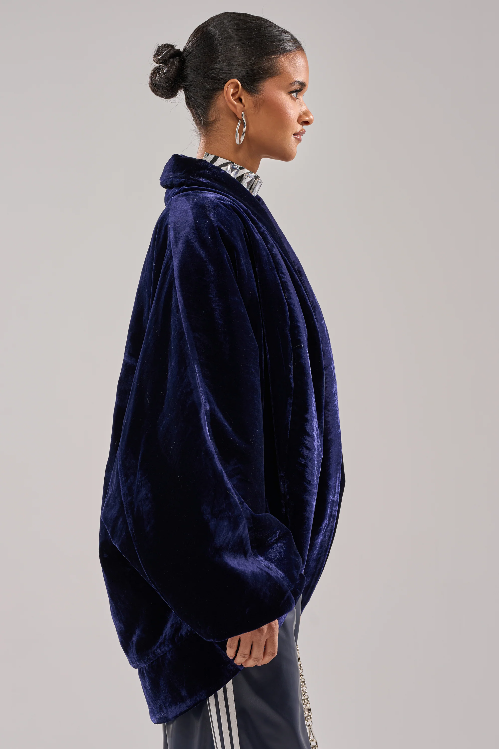 LOLA COCOON COAT IN VELVET - Image 3
