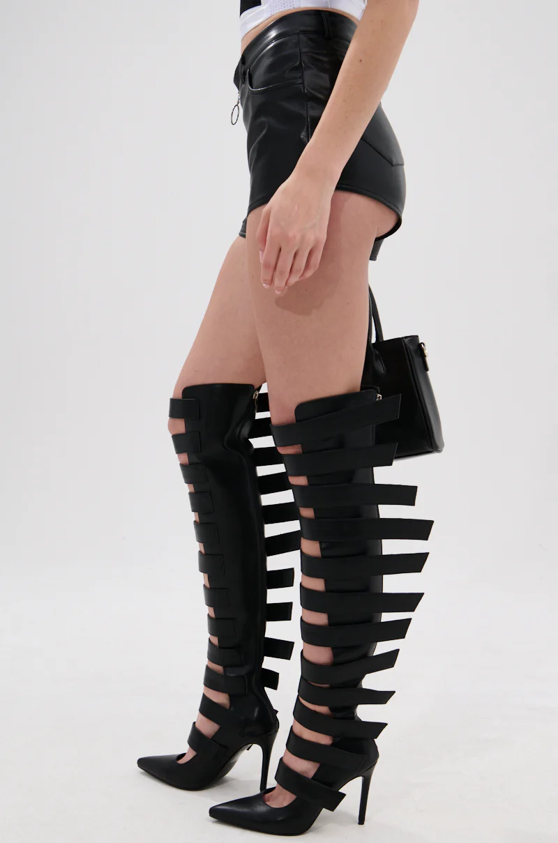 LOOKS GREAT FAUX LEATHER SHORT - Image 3
