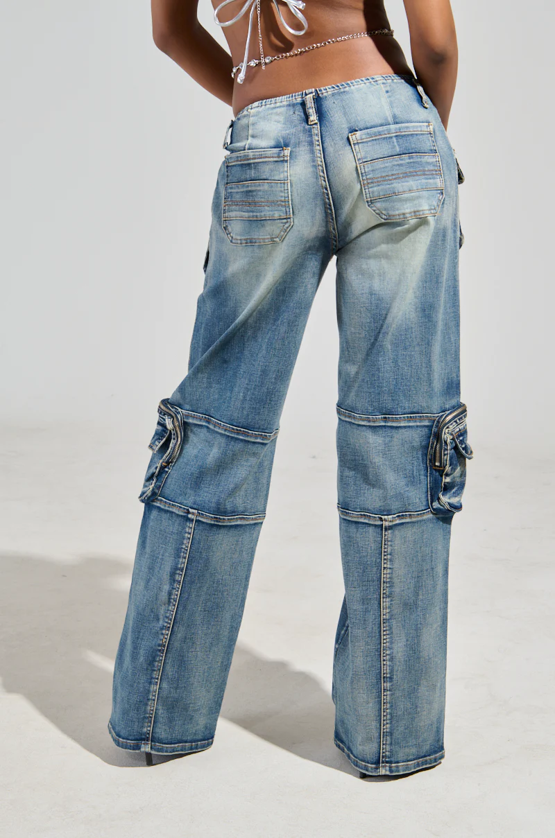 LOW RISE SHORTY OMBRE CARGO DENIM - Image 4