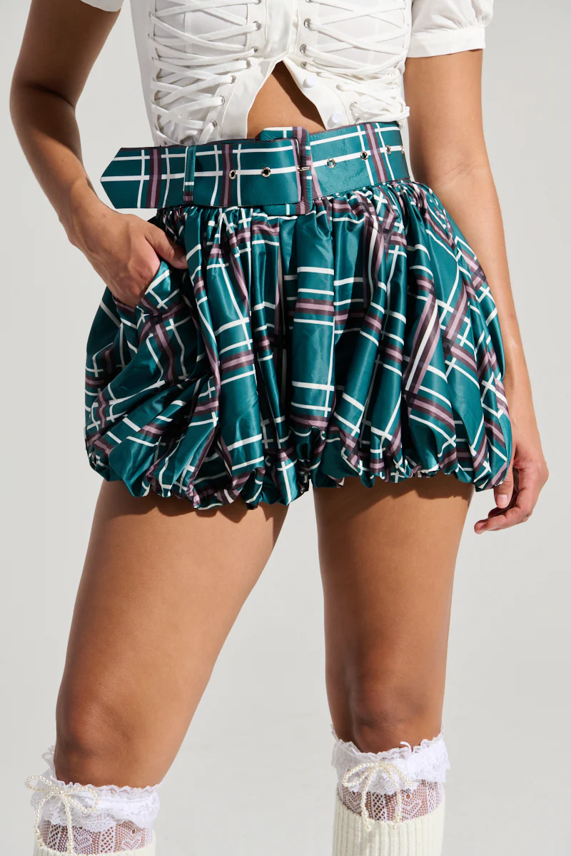 LUCKY ME PLAID SHORT IN GREEN MULTI - Image 9
