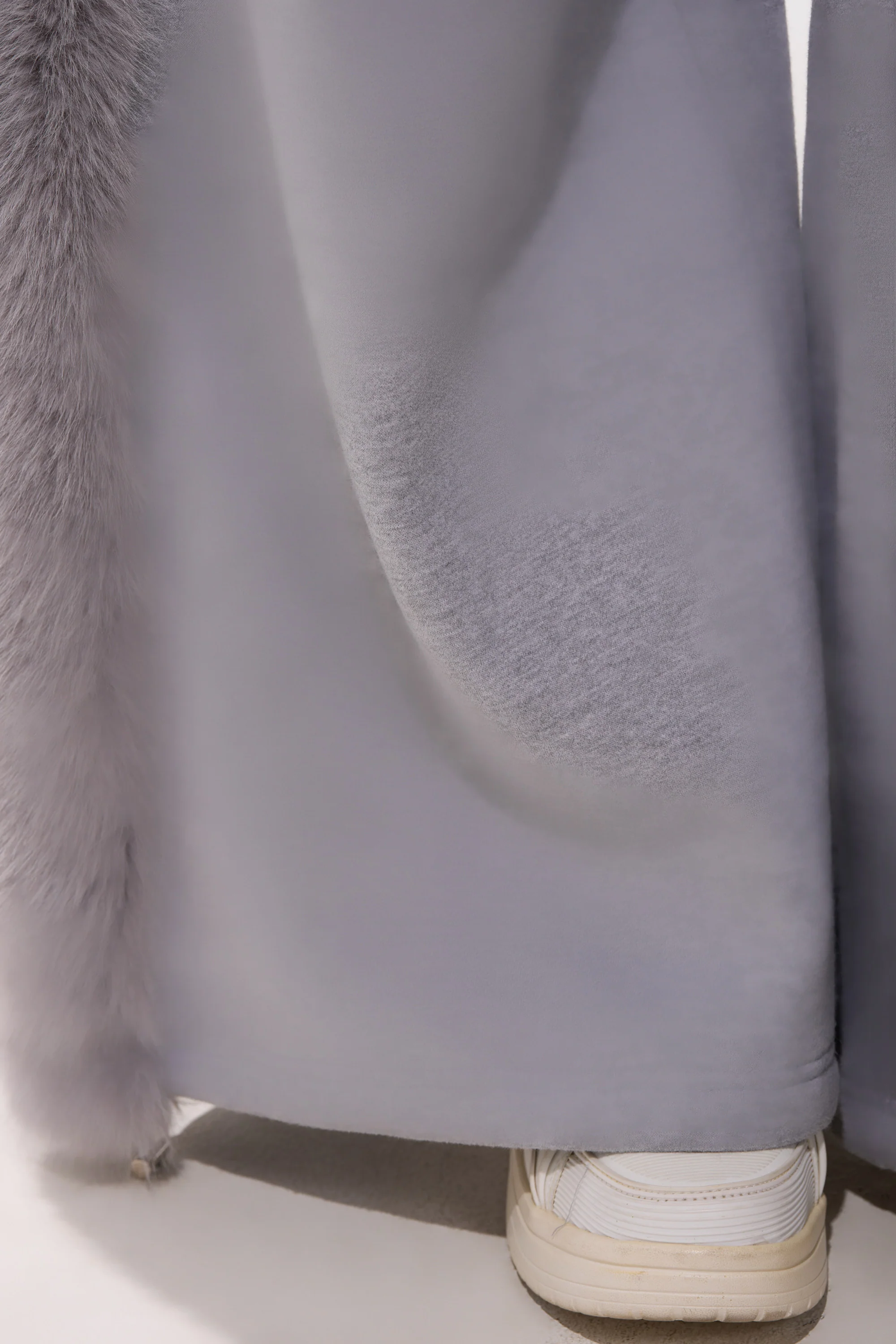 LUXE FUR JOGGER IN GREY - Image 10