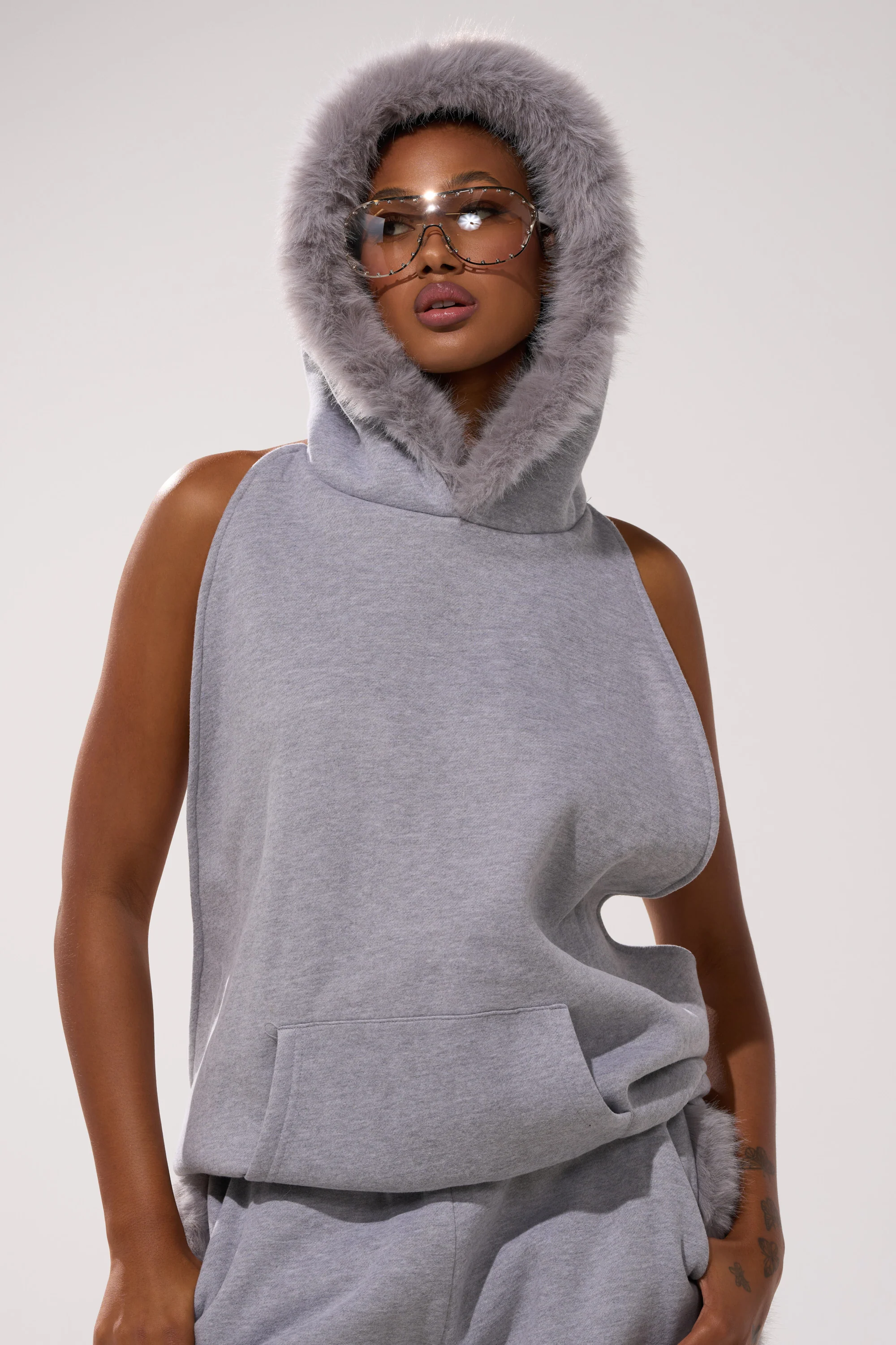 LUXE FUR OPEN-BACK SWEATSHIRT IN GREY - Image 3