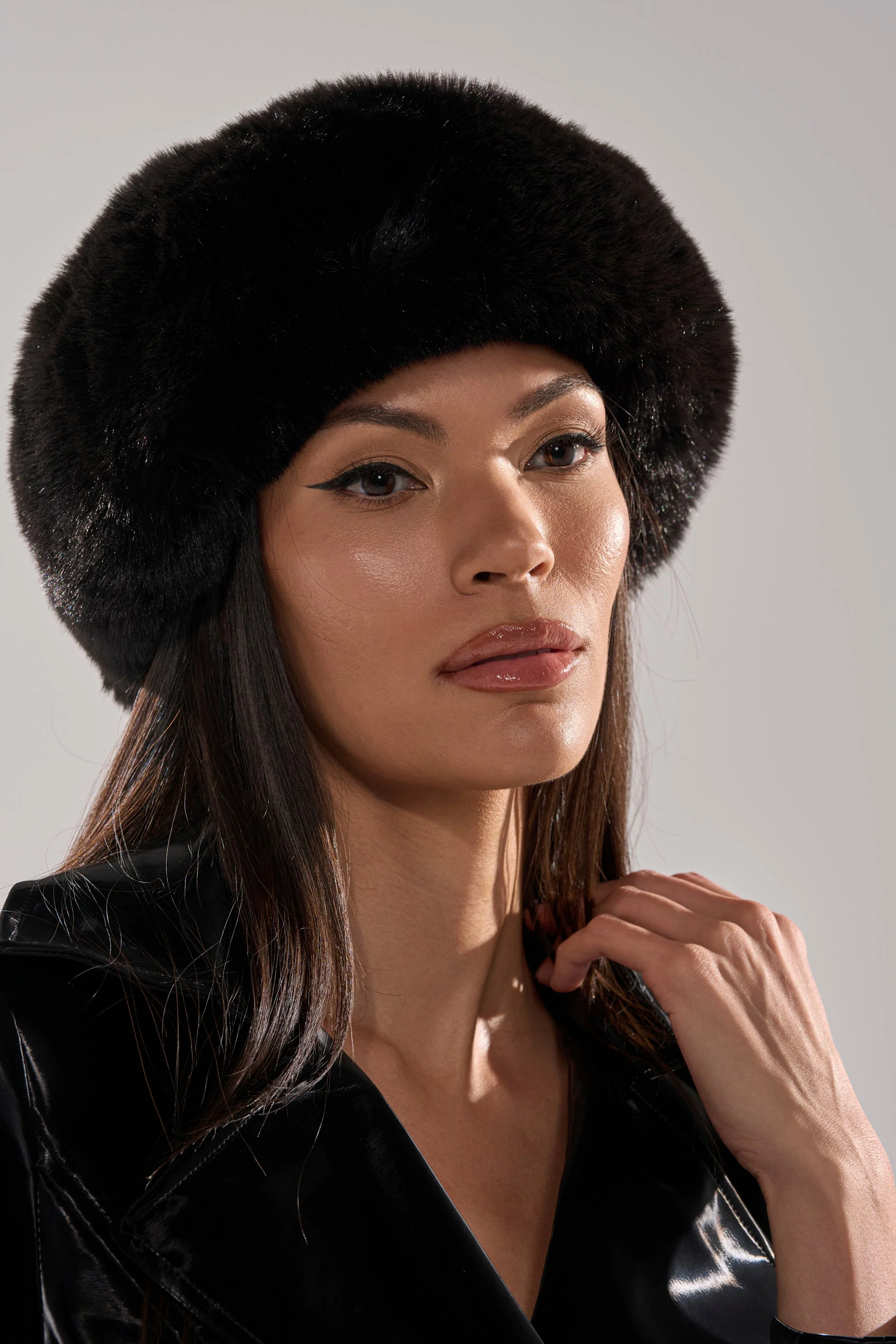 LUXE JENNY FAUX FUR HEADBAND IN BLACK - Image 2