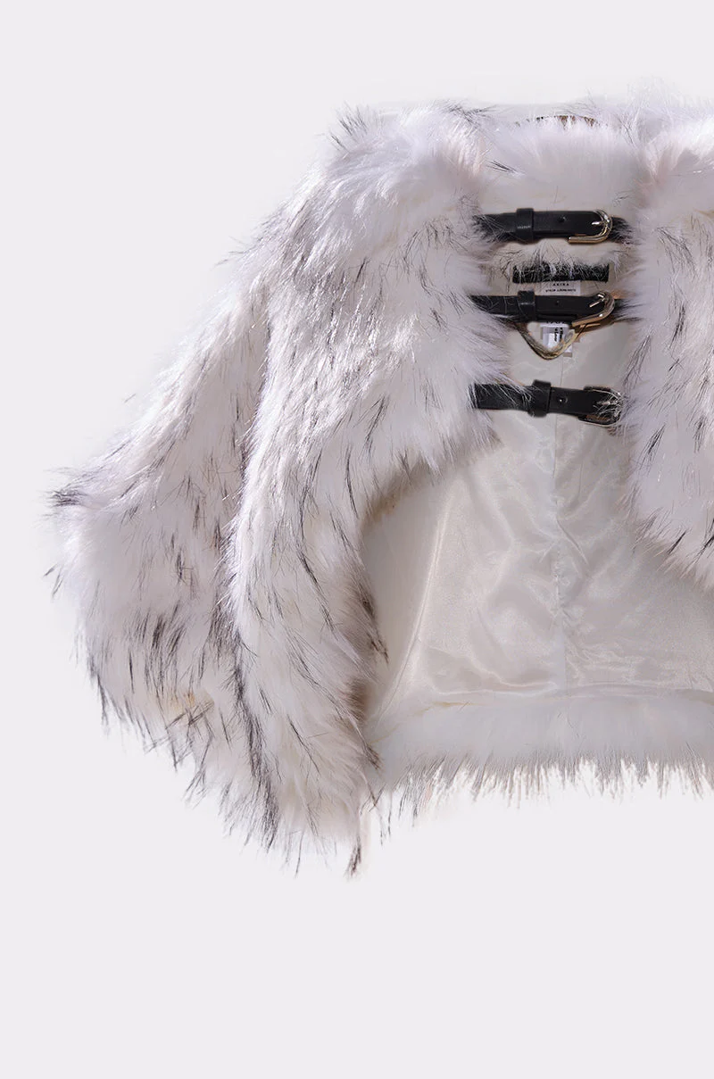 LUXE LIFE FAUX FUR SHAWL IN WHITE - Image 10