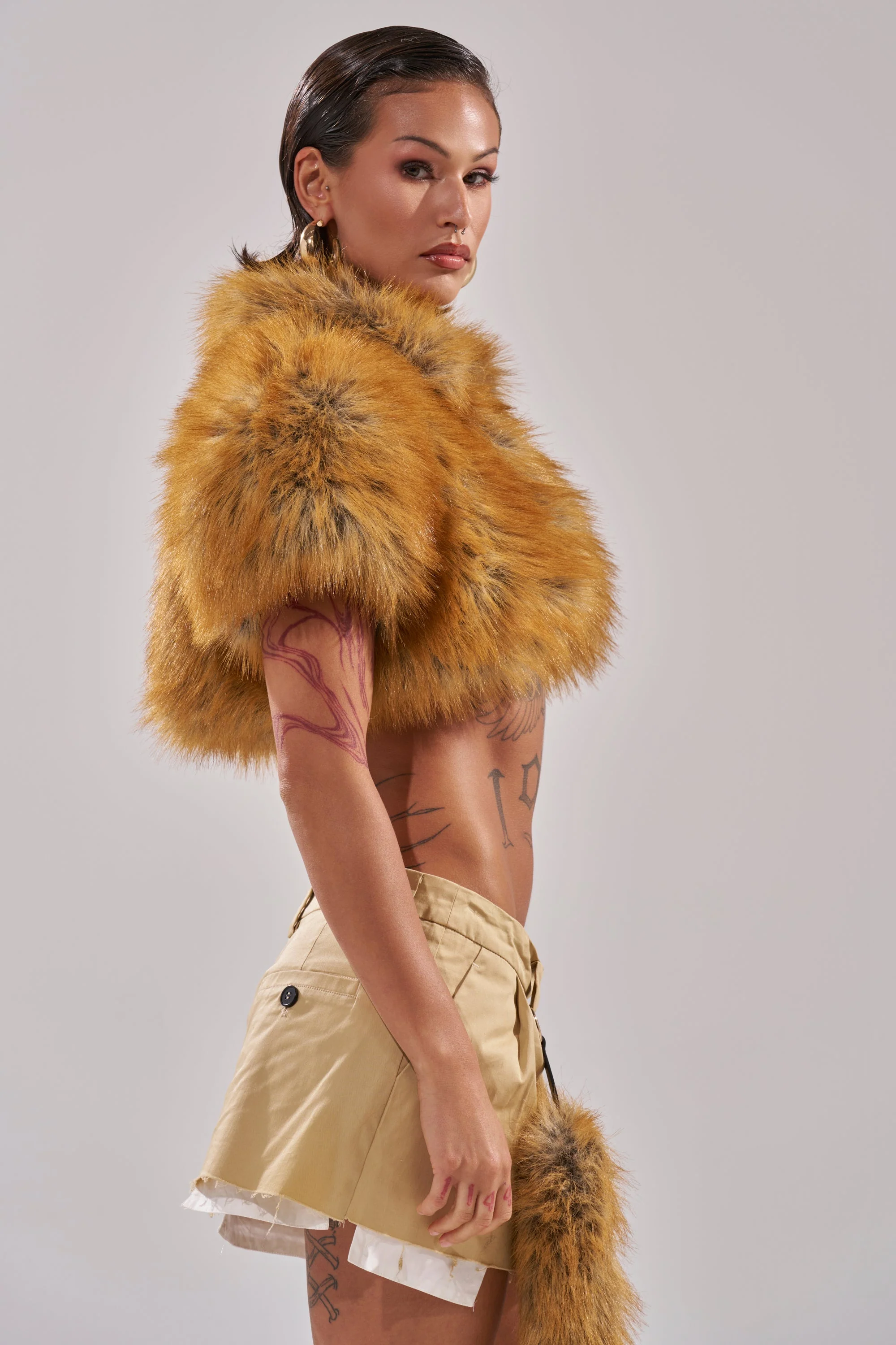 LUXE LIFE FAUX FUR SHAWL IN BROWN - Image 5