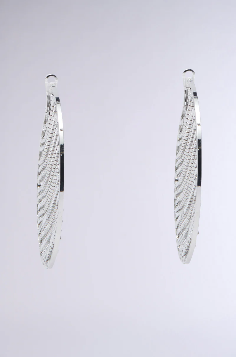 MAIN MOMENT BLING HOOP EARRING - Image 4