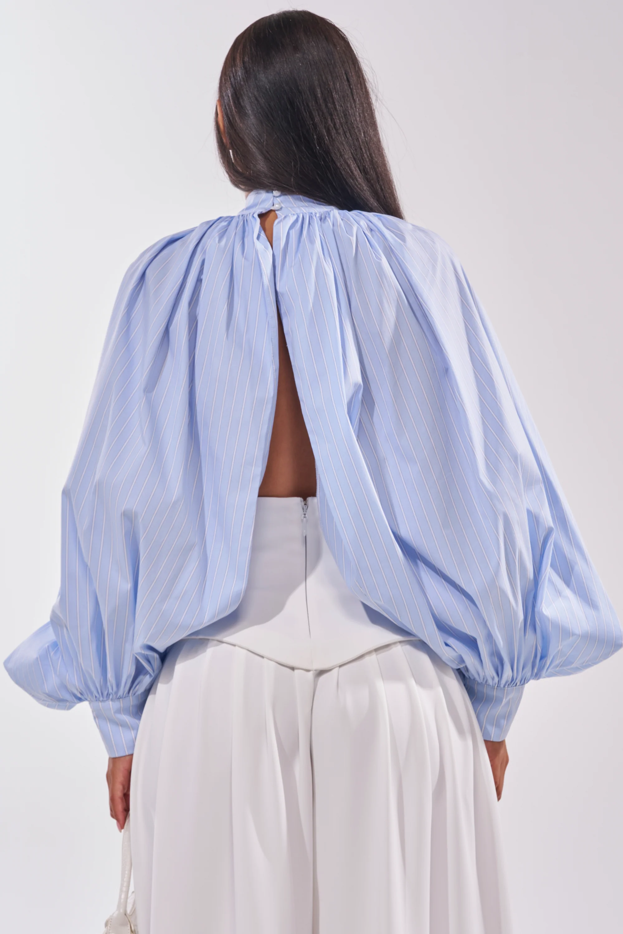 MASTERPIECE POPLIN PUFF LONG SLEEVE TOP IN BLUE - Image 5