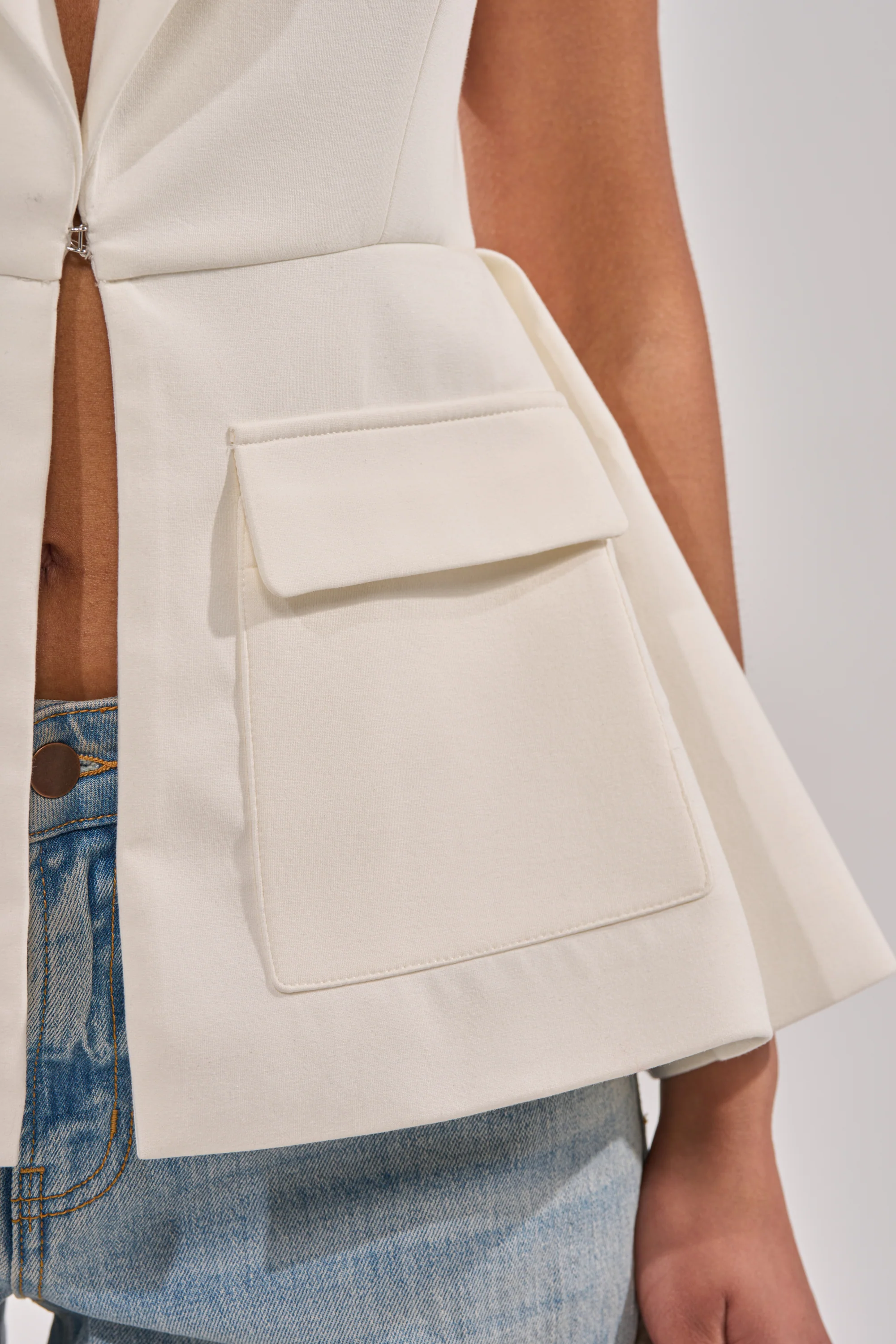 NAOMI BLAZER VEST IN WHITE - Image 8