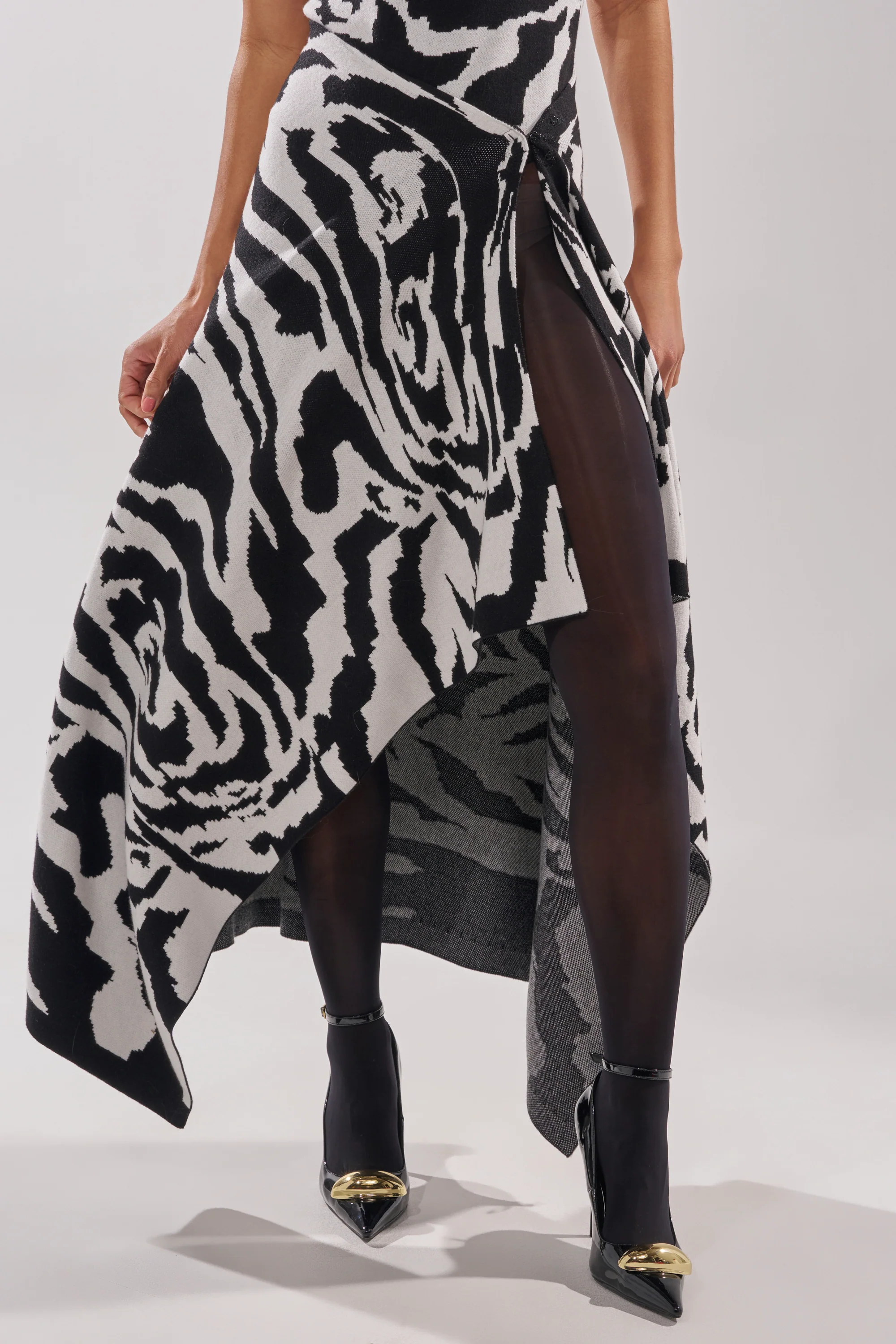NATOMA FLORAL MAXI SKIRT - Image 2