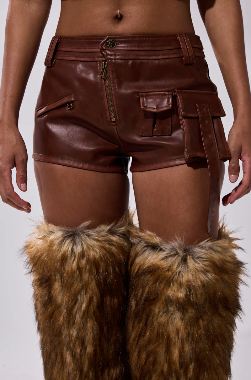 NICOLETTE FAUX LEATHER SHORT - Image 2