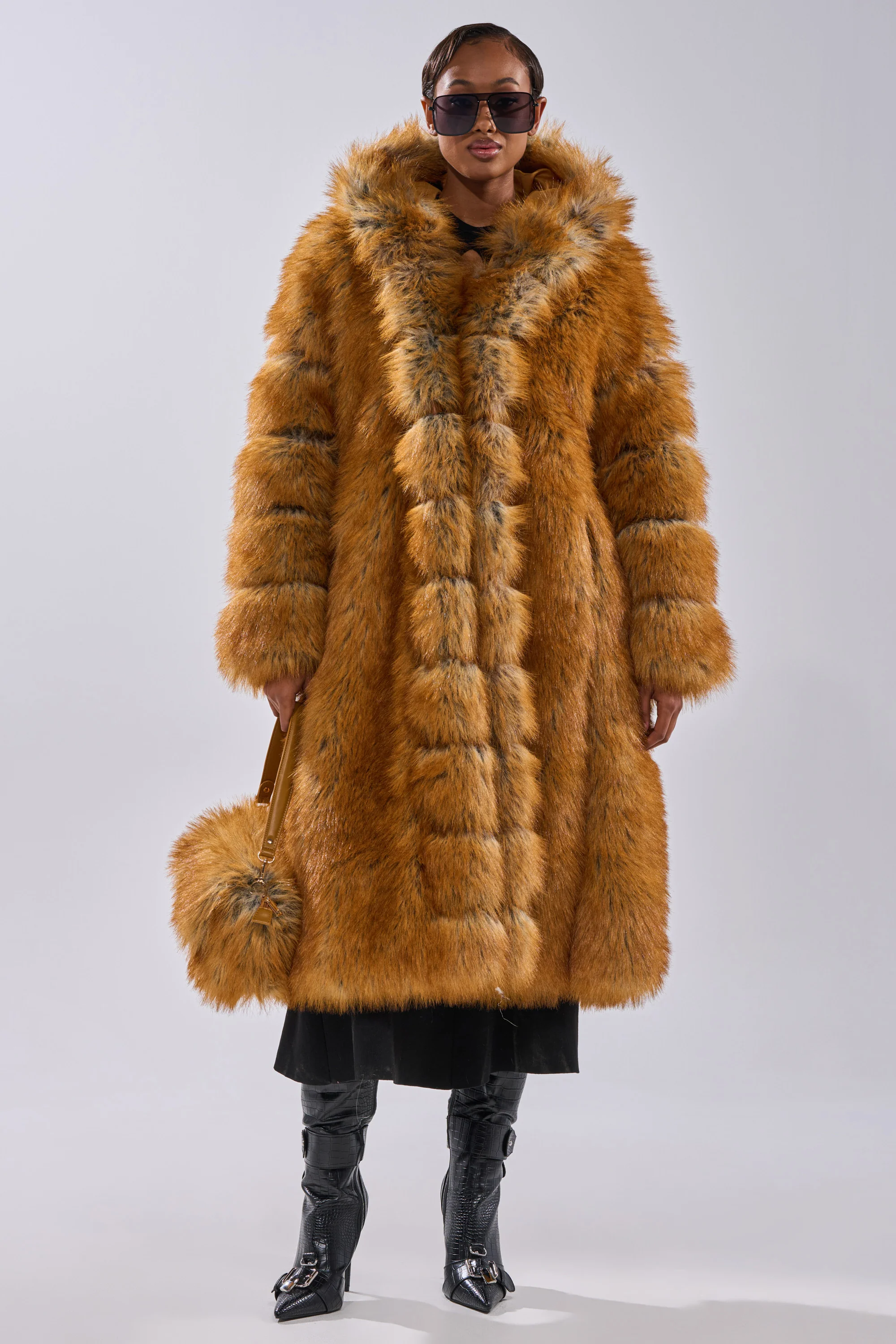 OLD MONEY FAUX FUR COAT - Image 14