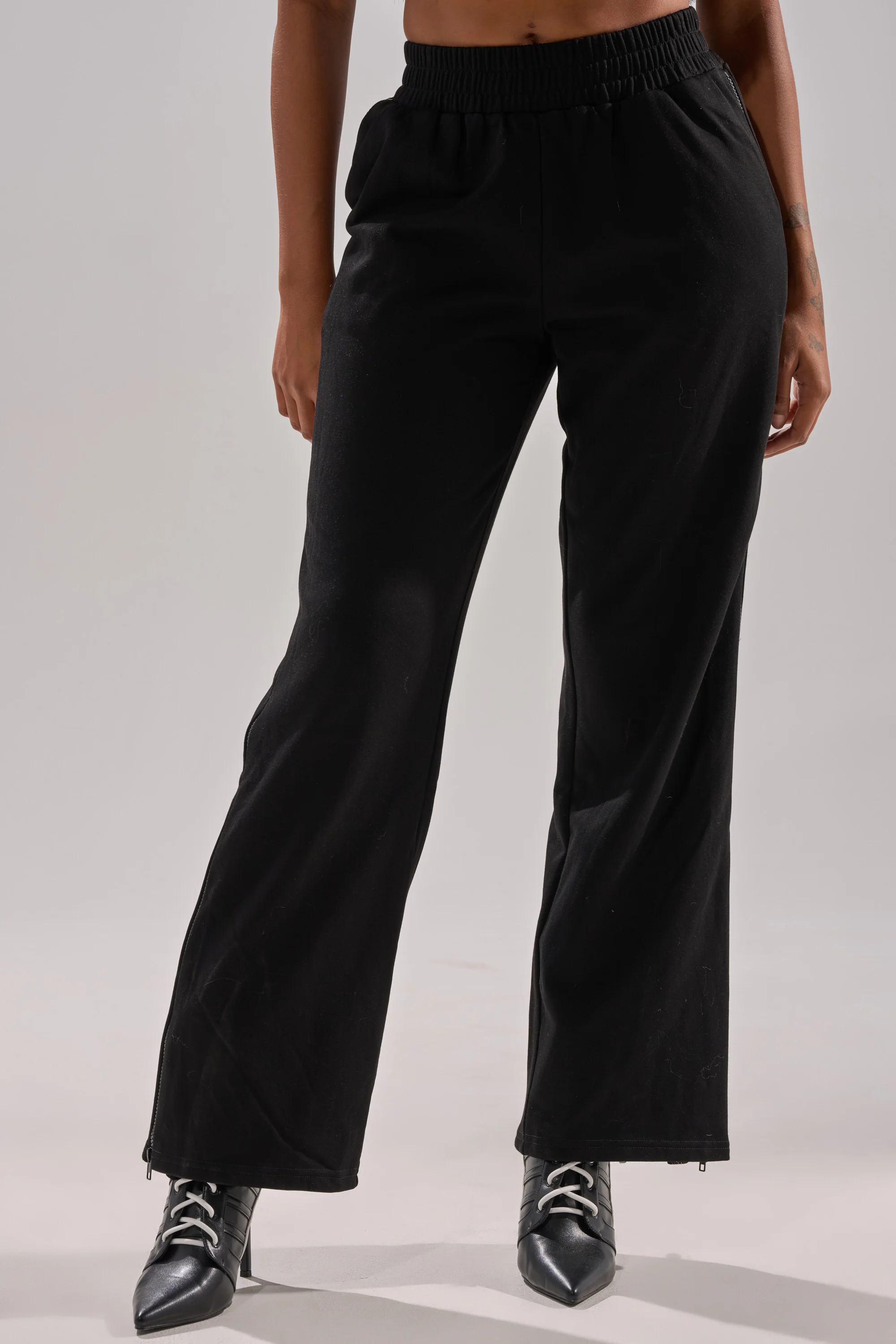 OPEN UP WIDE LEG JOGGER WITH RHINESTONE - Image 3