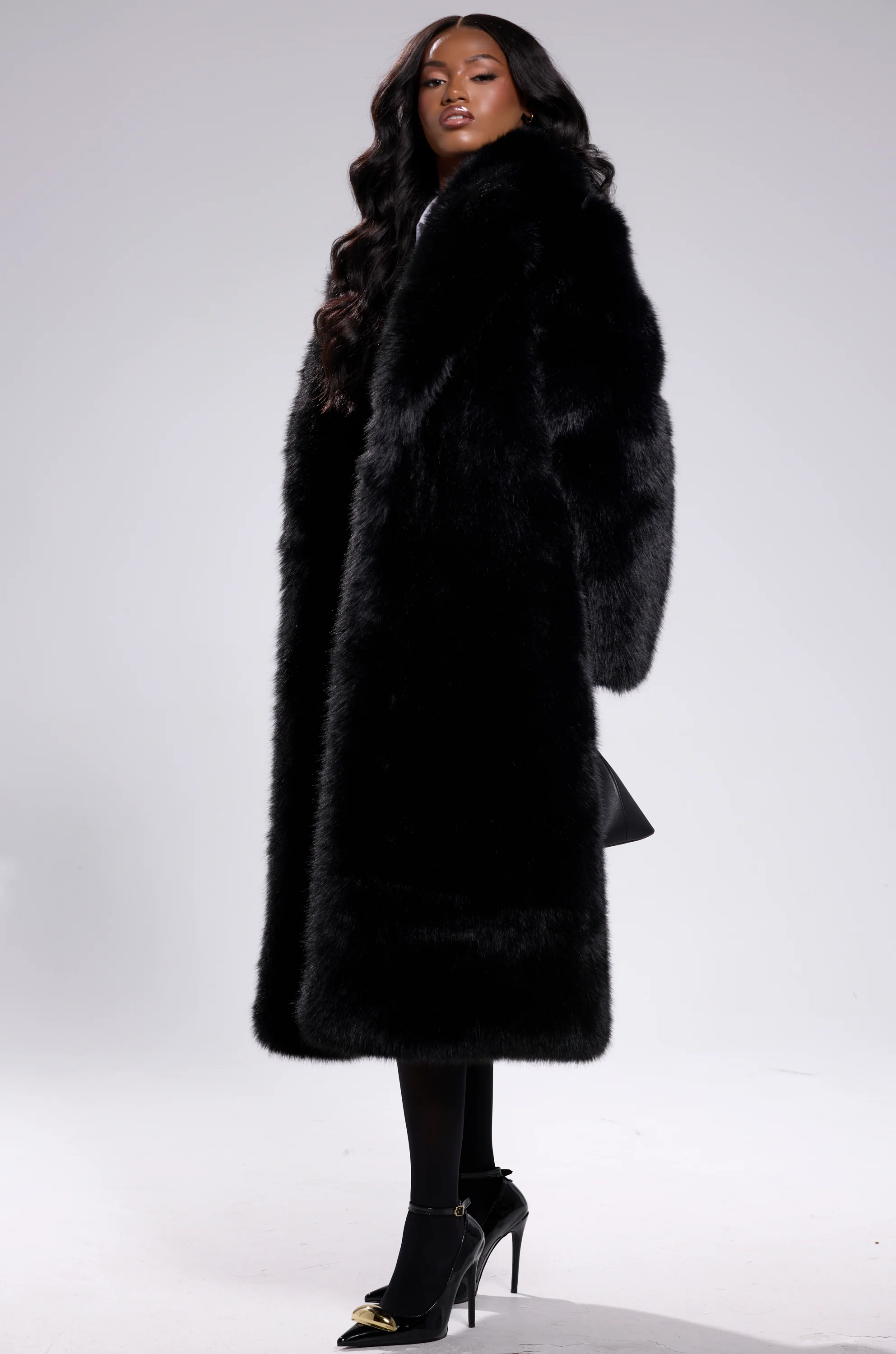 OSLO FAUX FUR COAT IN BLACK - Image 10