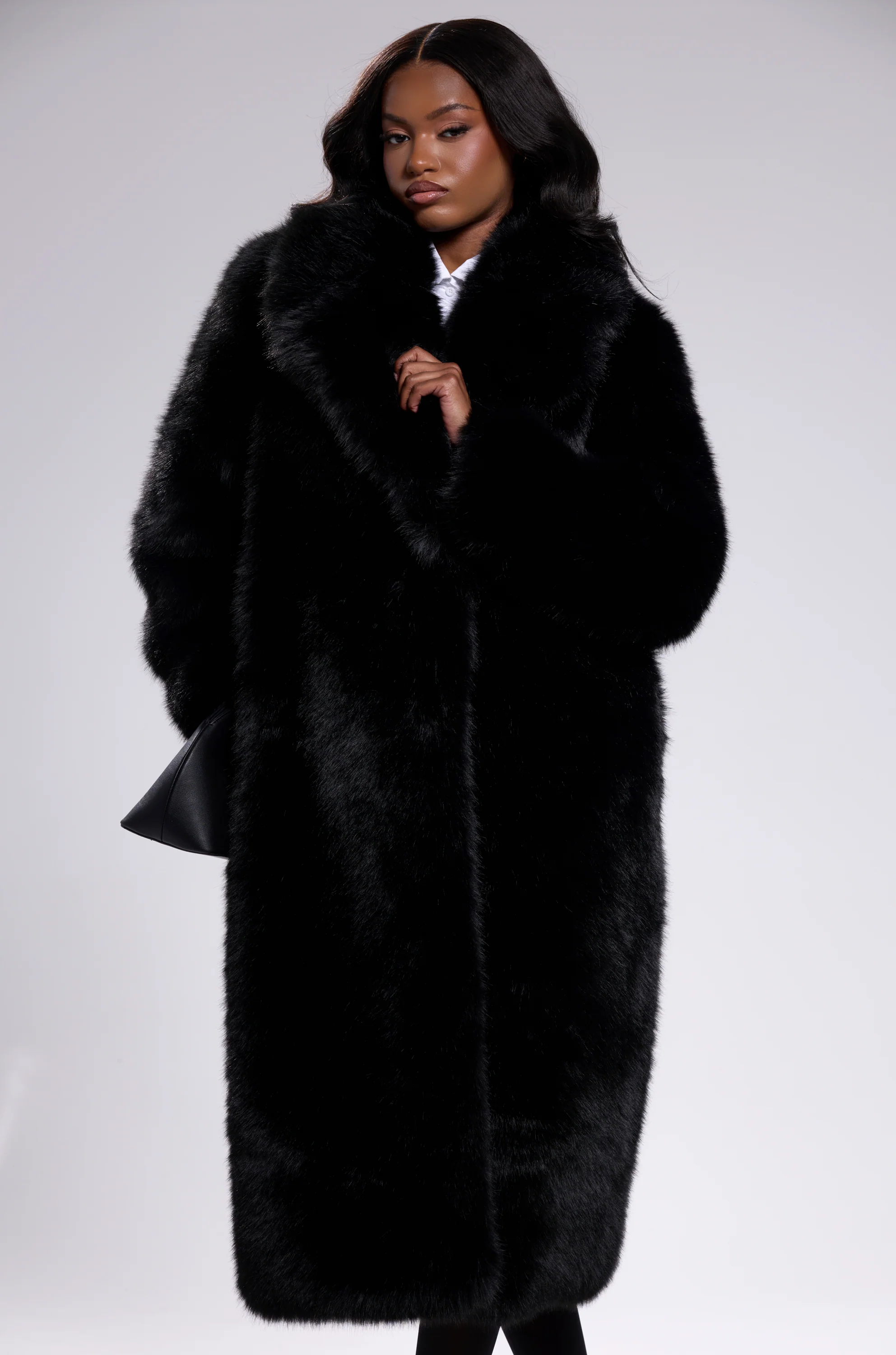 OSLO FAUX FUR COAT IN BLACK - Image 5