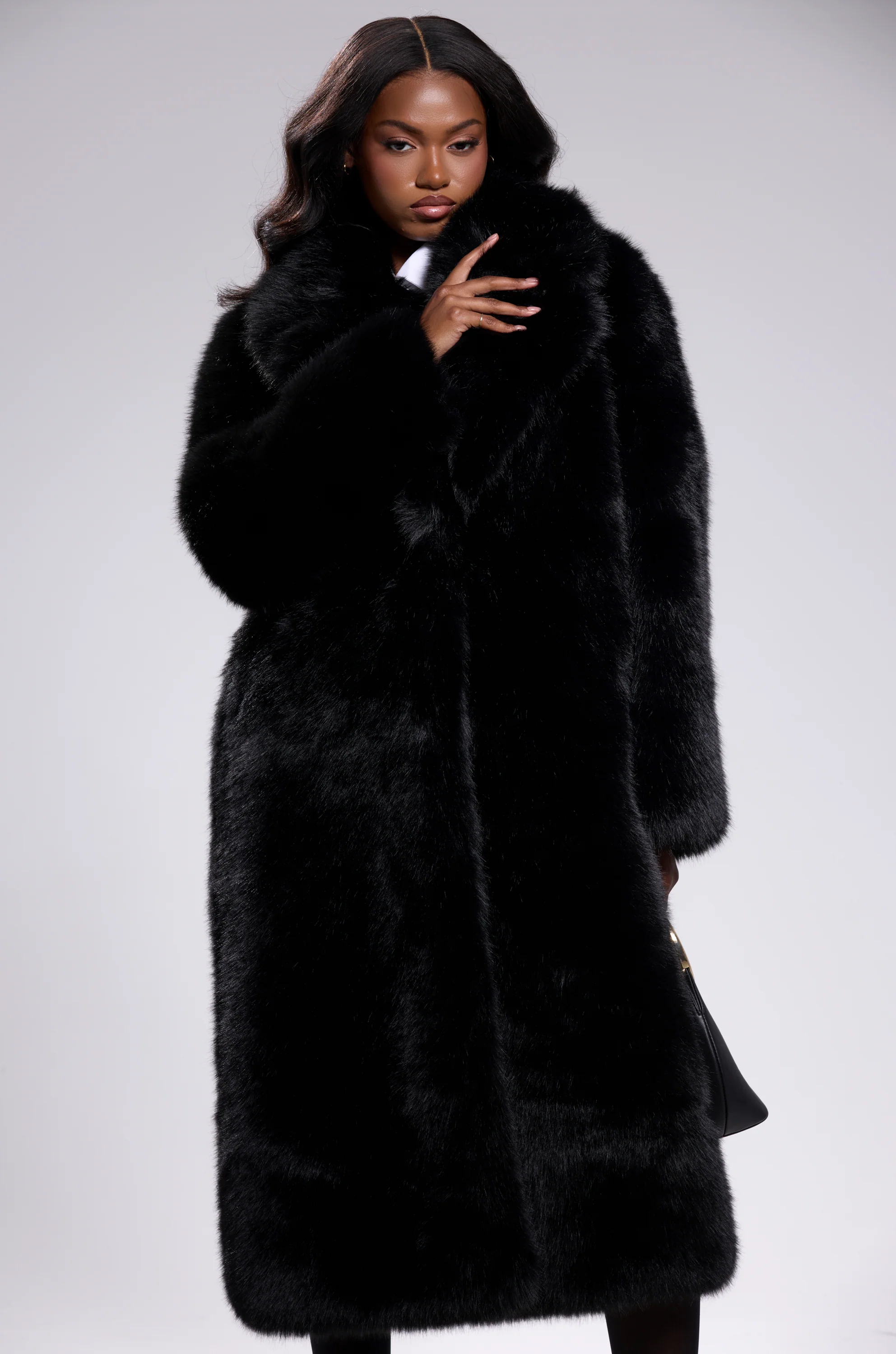 OSLO FAUX FUR COAT IN BLACK - Image 6