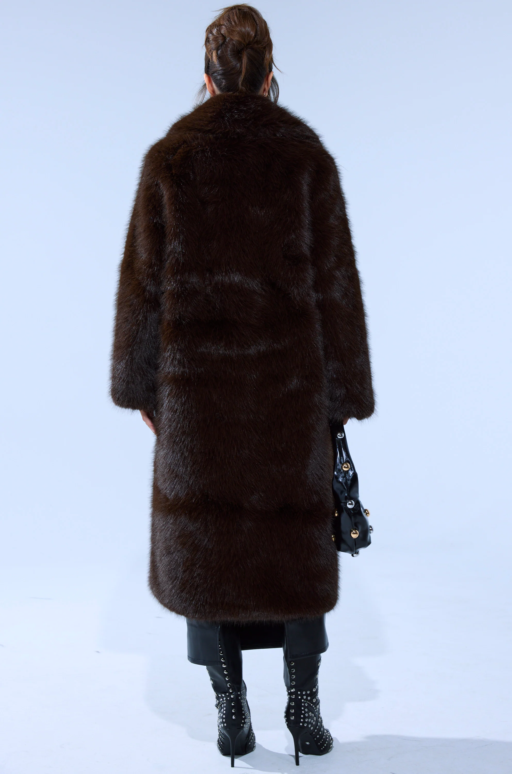 OSLO FAUX FUR COAT IN CHOCOLATE - Image 10